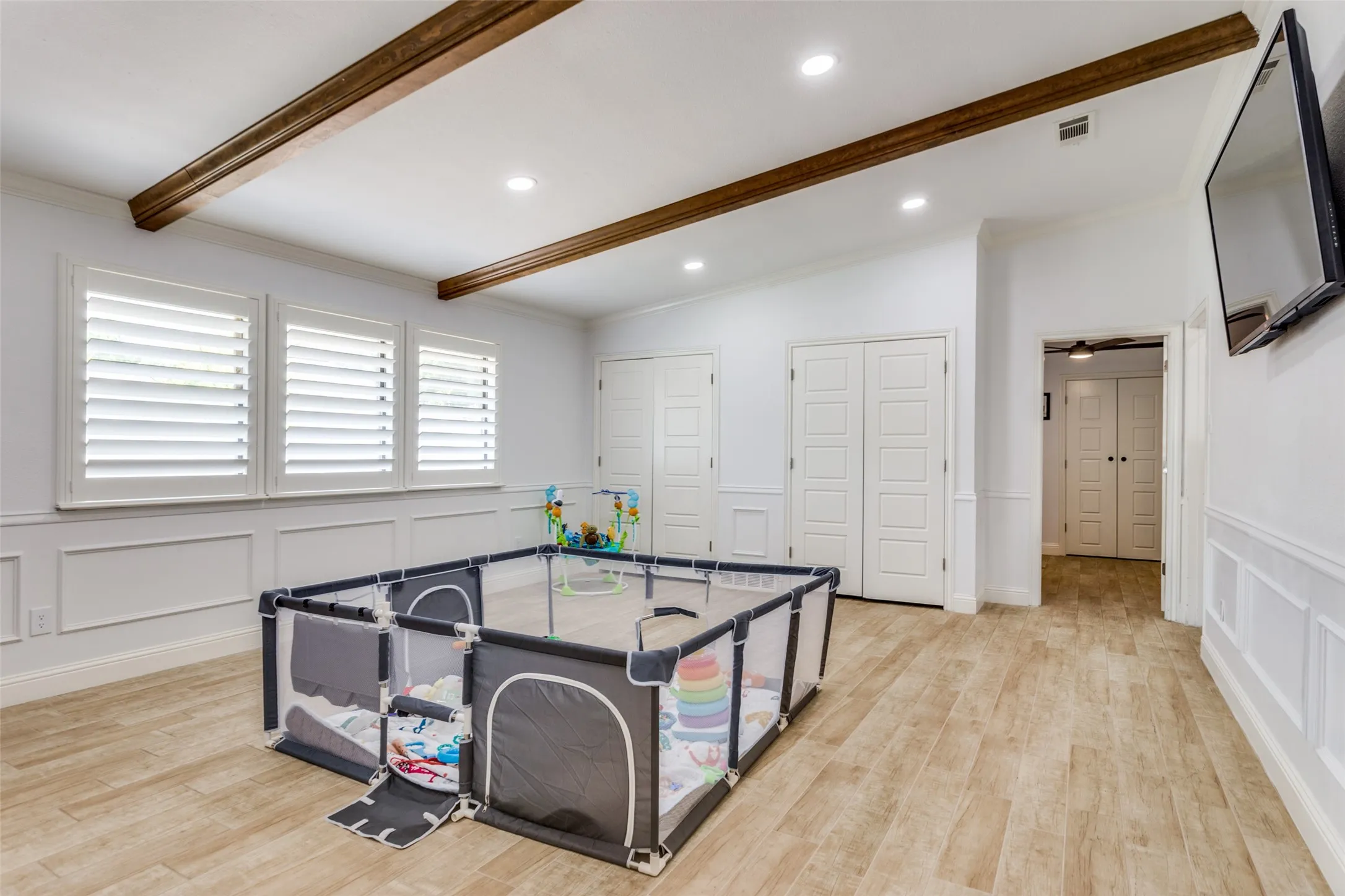 Single Family Residence For Rent in Tarrant County , 11905 Blue Creek Drive, Fort Worth, Texas 76008, 4 Bedroom, 4 Bathroom, 2 Garage spaces, 3,404 Sqft, built in 1984, mls#21398227, Real Estate Agent in Fort Worth, Homes For Rent in Tarrant county, Homes For Rent in Fort Worth, Realtor in Fort Worth Texas, Real Estate Brokerage Independent Realty Texas, Luminita Cordes Realtor