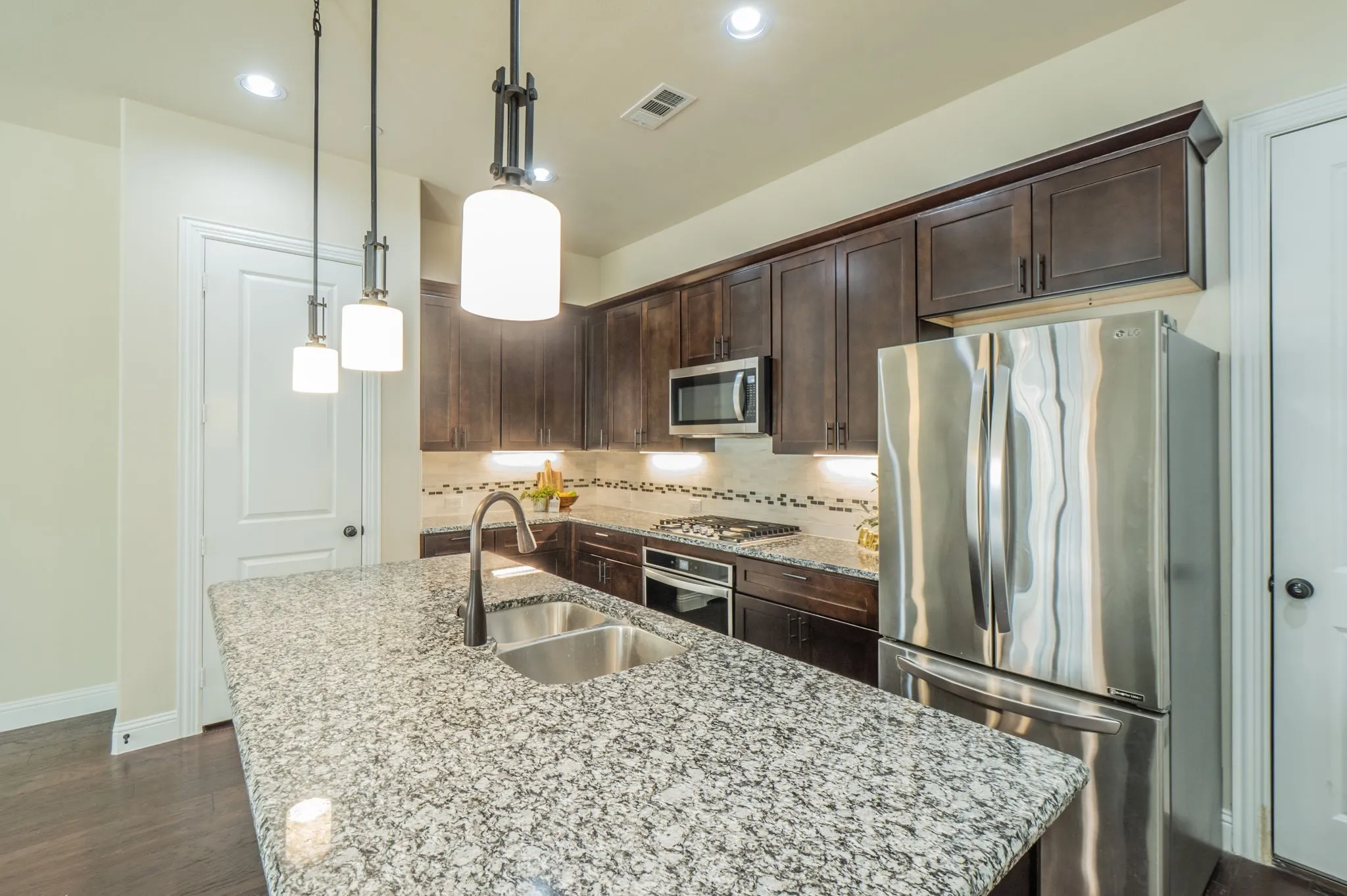 Townhouse For Rent in Collin County , 4110 Shavano Drive, Frisco, Texas 75034, 3 Bedroom, 4 Bathroom, 2 Garage spaces, 1,944 Sqft, built in 2018, mls#21398228, Real Estate Agent in Frisco, Homes For Rent in Collin county, Homes For Rent in Frisco, Realtor in Frisco Texas, Real Estate Brokerage Independent Realty Texas, Luminita Cordes Realtor