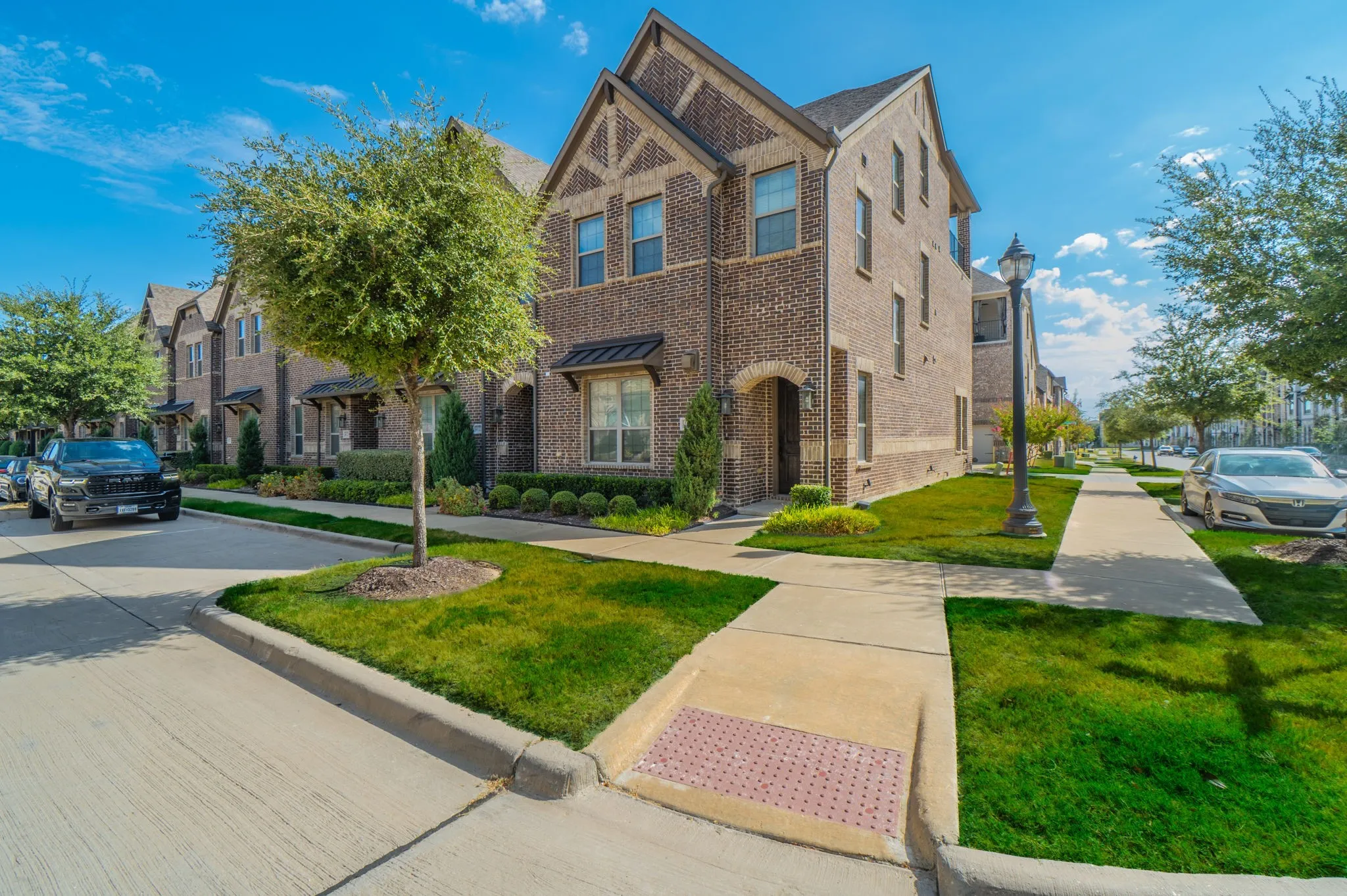 Townhouse For Rent in Collin County , 4110 Shavano Drive, Frisco, Texas 75034, 3 Bedroom, 4 Bathroom, 2 Garage spaces, 1,944 Sqft, built in 2018, mls#21398228, Real Estate Agent in Frisco, Homes For Rent in Collin county, Homes For Rent in Frisco, Realtor in Frisco Texas, Real Estate Brokerage Independent Realty Texas, Luminita Cordes Realtor