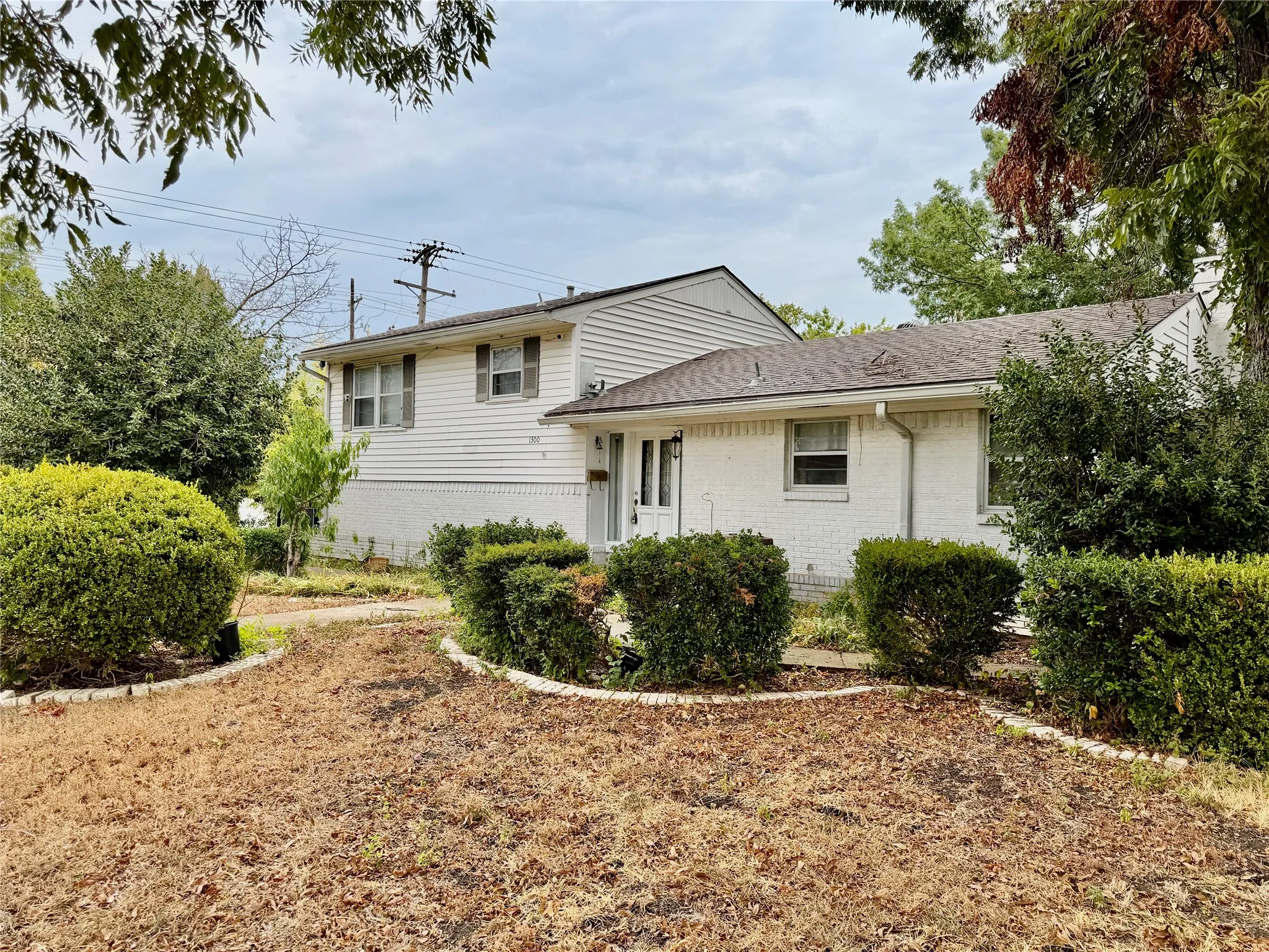 Single Family Residence For Rent in Dallas County , 1300 Elmhurst Drive, Garland, Texas 75041, 4 Bedroom, 2 Bathroom, Garage spaces, 1,843 Sqft, built in 1952, mls#21398804, Real Estate Agent in Garland, Homes For Rent in Dallas county, Homes For Rent in Garland, Realtor in Garland Texas, Real Estate Brokerage Independent Realty Texas, Luminita Cordes Realtor