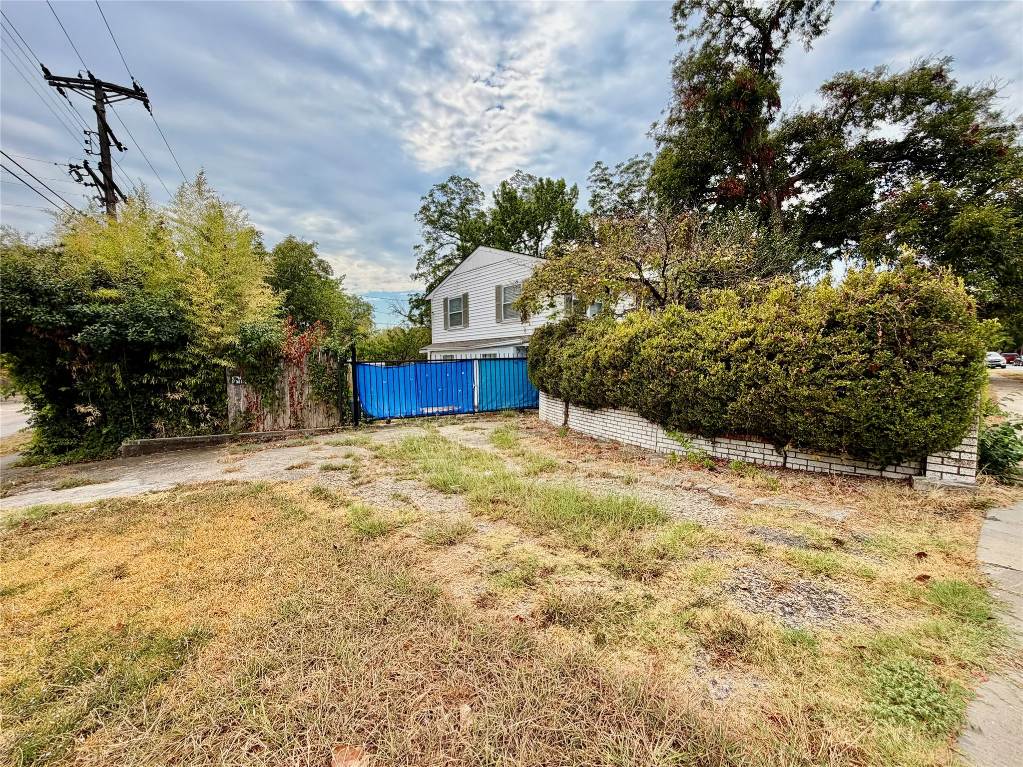 Single Family Residence For Rent in Dallas County , 1300 Elmhurst Drive, Garland, Texas 75041, 4 Bedroom, 2 Bathroom, Garage spaces, 1,843 Sqft, built in 1952, mls#21398804, Real Estate Agent in Garland, Homes For Rent in Dallas county, Homes For Rent in Garland, Realtor in Garland Texas, Real Estate Brokerage Independent Realty Texas, Luminita Cordes Realtor