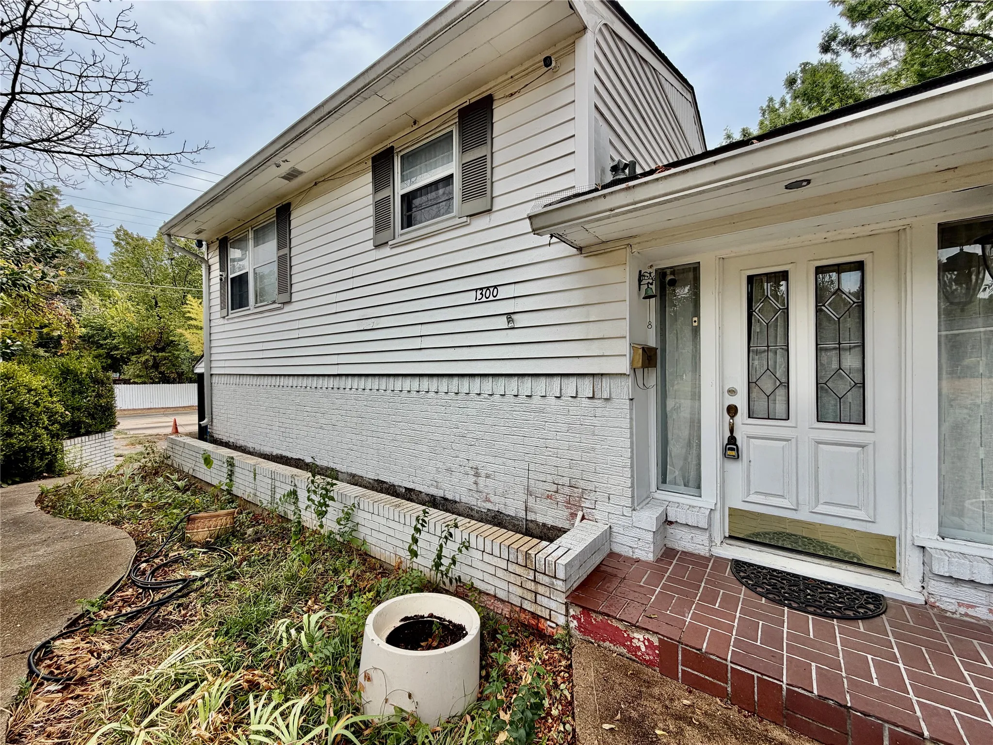 Single Family Residence For Rent in Dallas County , 1300 Elmhurst Drive, Garland, Texas 75041, 4 Bedroom, 2 Bathroom, Garage spaces, 1,843 Sqft, built in 1952, mls#21398804, Real Estate Agent in Garland, Homes For Rent in Dallas county, Homes For Rent in Garland, Realtor in Garland Texas, Real Estate Brokerage Independent Realty Texas, Luminita Cordes Realtor
