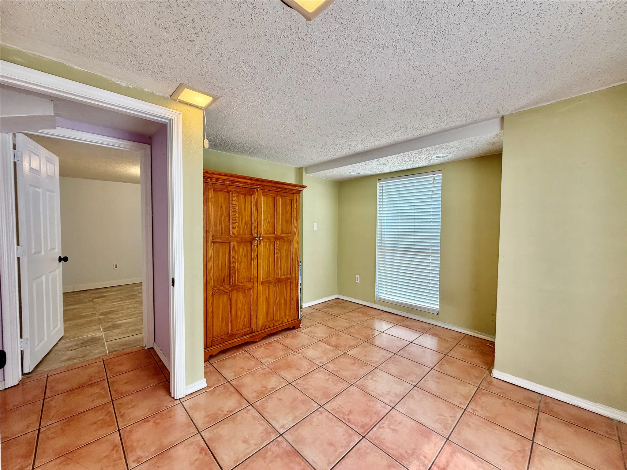 Single Family Residence For Rent in Dallas County , 1300 Elmhurst Drive, Garland, Texas 75041, 4 Bedroom, 2 Bathroom, Garage spaces, 1,843 Sqft, built in 1952, mls#21398804, Real Estate Agent in Garland, Homes For Rent in Dallas county, Homes For Rent in Garland, Realtor in Garland Texas, Real Estate Brokerage Independent Realty Texas, Luminita Cordes Realtor