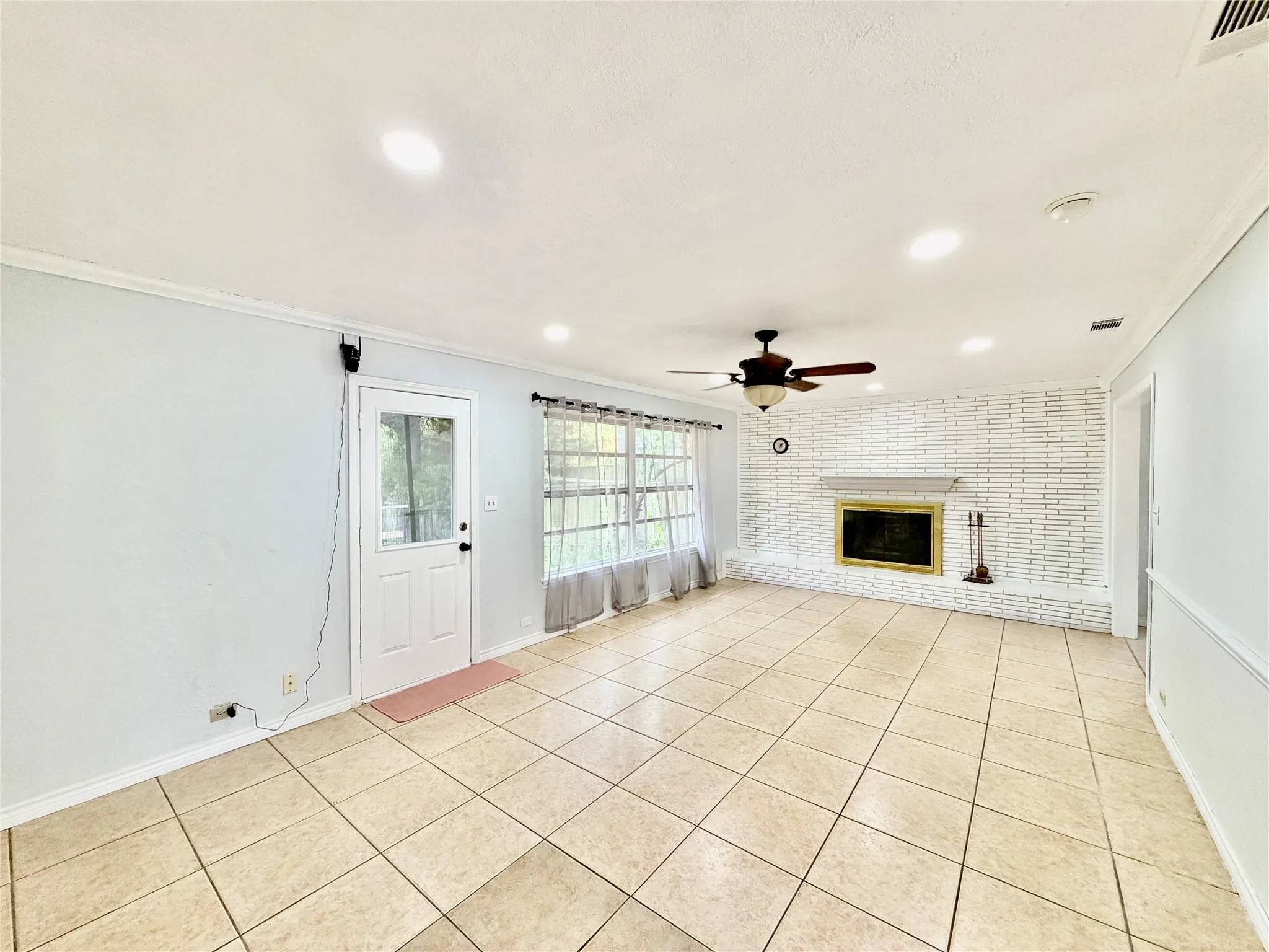 Single Family Residence For Rent in Dallas County , 1300 Elmhurst Drive, Garland, Texas 75041, 4 Bedroom, 2 Bathroom, Garage spaces, 1,843 Sqft, built in 1952, mls#21398804, Real Estate Agent in Garland, Homes For Rent in Dallas county, Homes For Rent in Garland, Realtor in Garland Texas, Real Estate Brokerage Independent Realty Texas, Luminita Cordes Realtor