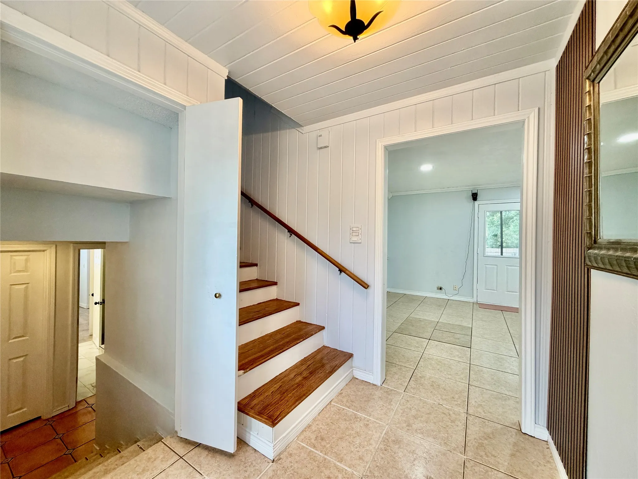 Single Family Residence For Rent in Dallas County , 1300 Elmhurst Drive, Garland, Texas 75041, 4 Bedroom, 2 Bathroom, Garage spaces, 1,843 Sqft, built in 1952, mls#21398804, Real Estate Agent in Garland, Homes For Rent in Dallas county, Homes For Rent in Garland, Realtor in Garland Texas, Real Estate Brokerage Independent Realty Texas, Luminita Cordes Realtor