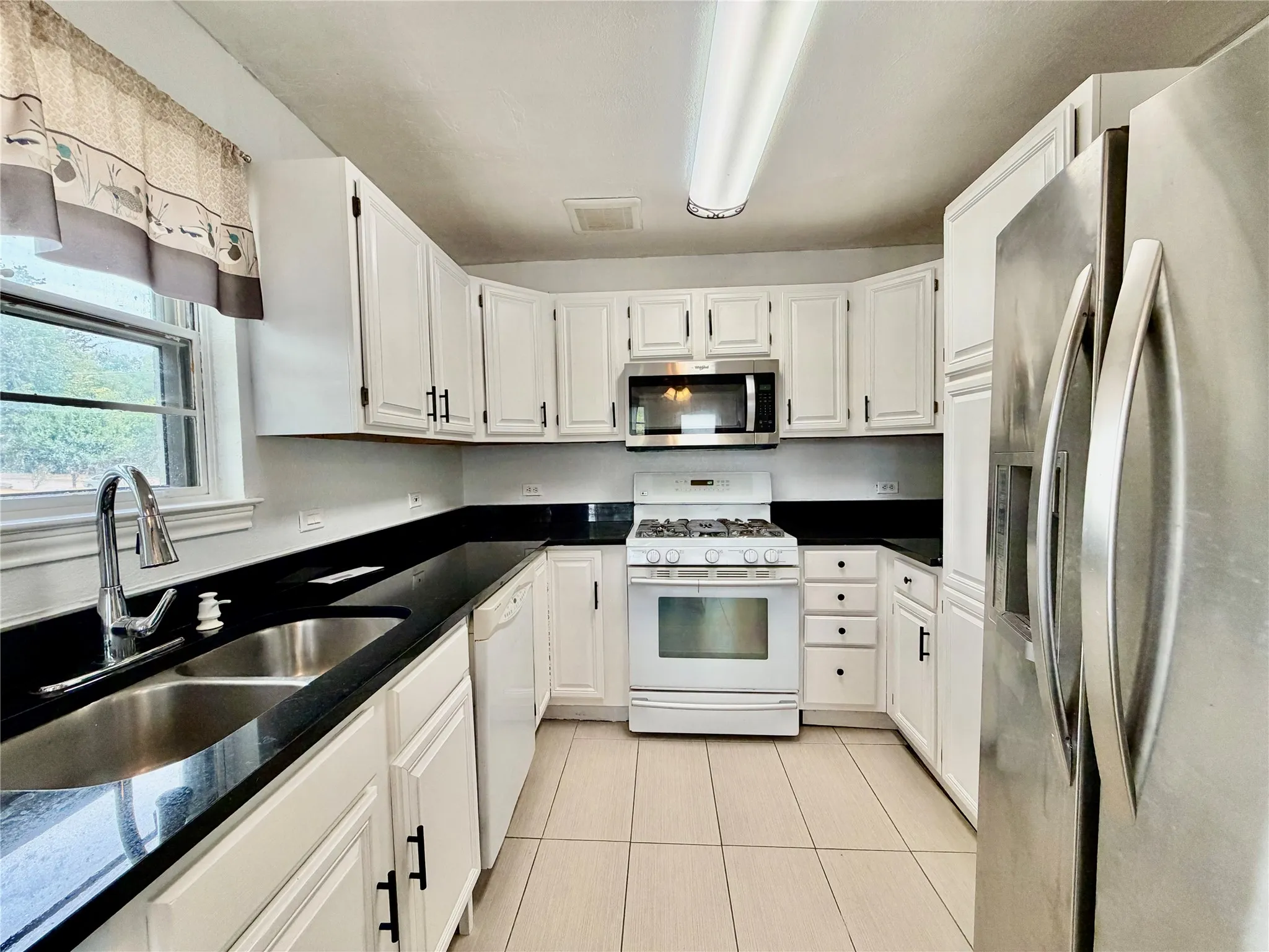 Single Family Residence For Rent in Dallas County , 1300 Elmhurst Drive, Garland, Texas 75041, 4 Bedroom, 2 Bathroom, Garage spaces, 1,843 Sqft, built in 1952, mls#21398804, Real Estate Agent in Garland, Homes For Rent in Dallas county, Homes For Rent in Garland, Realtor in Garland Texas, Real Estate Brokerage Independent Realty Texas, Luminita Cordes Realtor