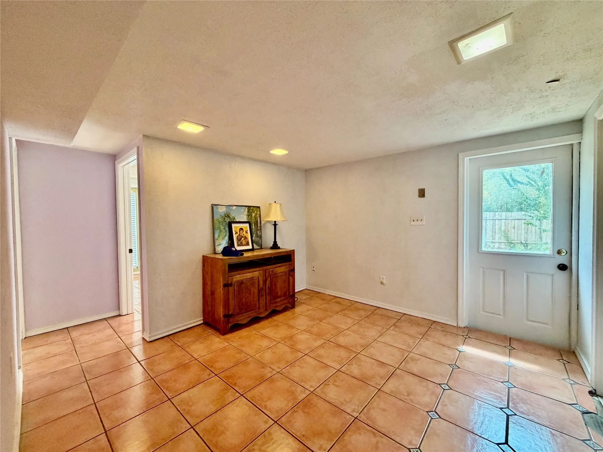 Single Family Residence For Rent in Dallas County , 1300 Elmhurst Drive, Garland, Texas 75041, 4 Bedroom, 2 Bathroom, Garage spaces, 1,843 Sqft, built in 1952, mls#21398804, Real Estate Agent in Garland, Homes For Rent in Dallas county, Homes For Rent in Garland, Realtor in Garland Texas, Real Estate Brokerage Independent Realty Texas, Luminita Cordes Realtor