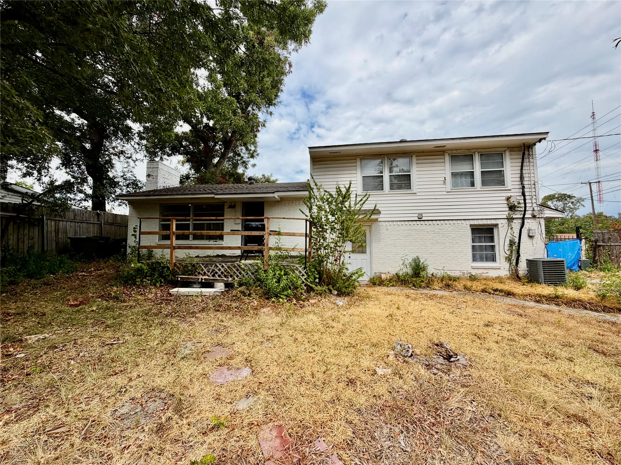 Single Family Residence For Rent in Dallas County , 1300 Elmhurst Drive, Garland, Texas 75041, 4 Bedroom, 2 Bathroom, Garage spaces, 1,843 Sqft, built in 1952, mls#21398804, Real Estate Agent in Garland, Homes For Rent in Dallas county, Homes For Rent in Garland, Realtor in Garland Texas, Real Estate Brokerage Independent Realty Texas, Luminita Cordes Realtor