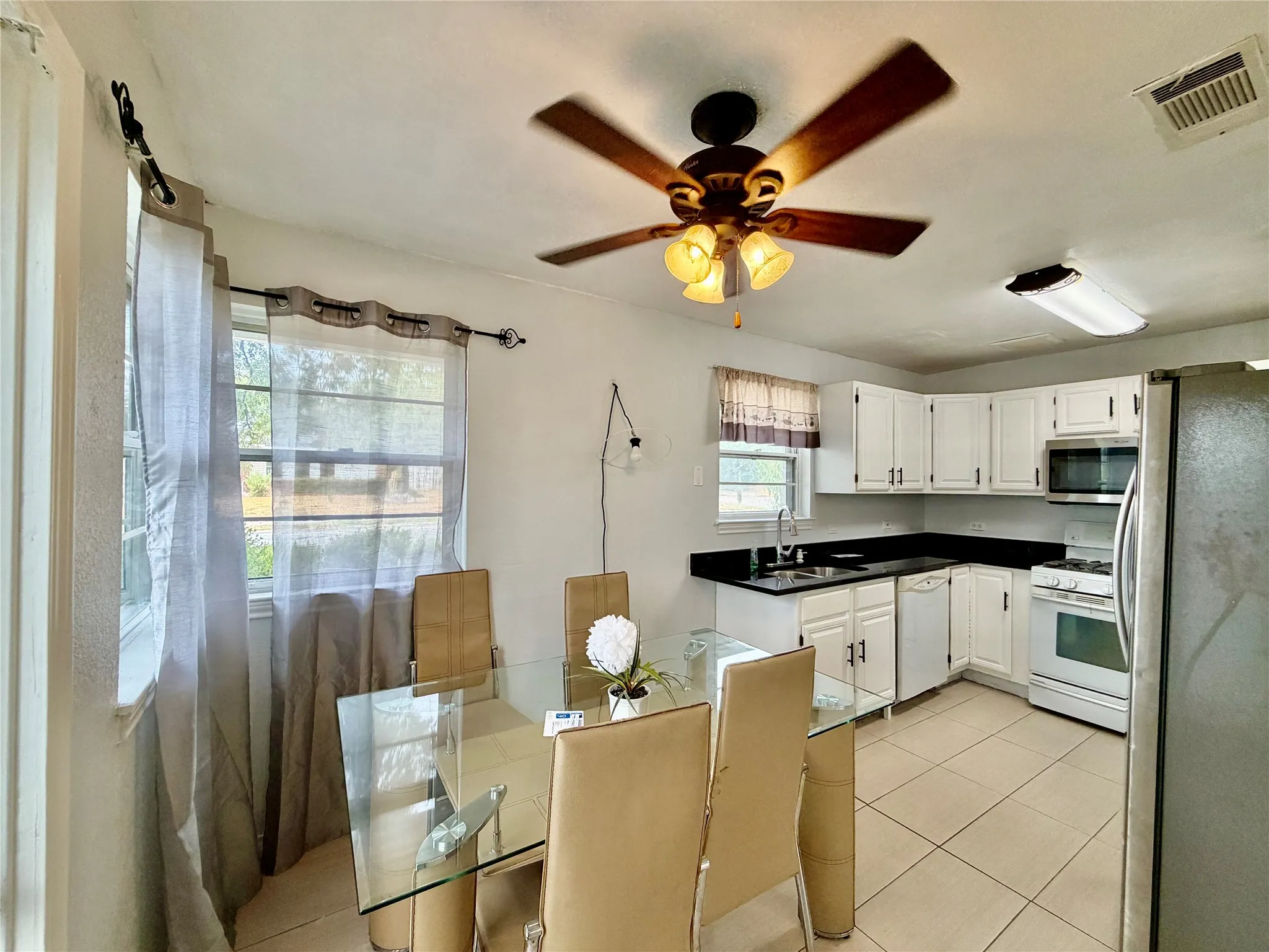 Single Family Residence For Rent in Dallas County , 1300 Elmhurst Drive, Garland, Texas 75041, 4 Bedroom, 2 Bathroom, Garage spaces, 1,843 Sqft, built in 1952, mls#21398804, Real Estate Agent in Garland, Homes For Rent in Dallas county, Homes For Rent in Garland, Realtor in Garland Texas, Real Estate Brokerage Independent Realty Texas, Luminita Cordes Realtor