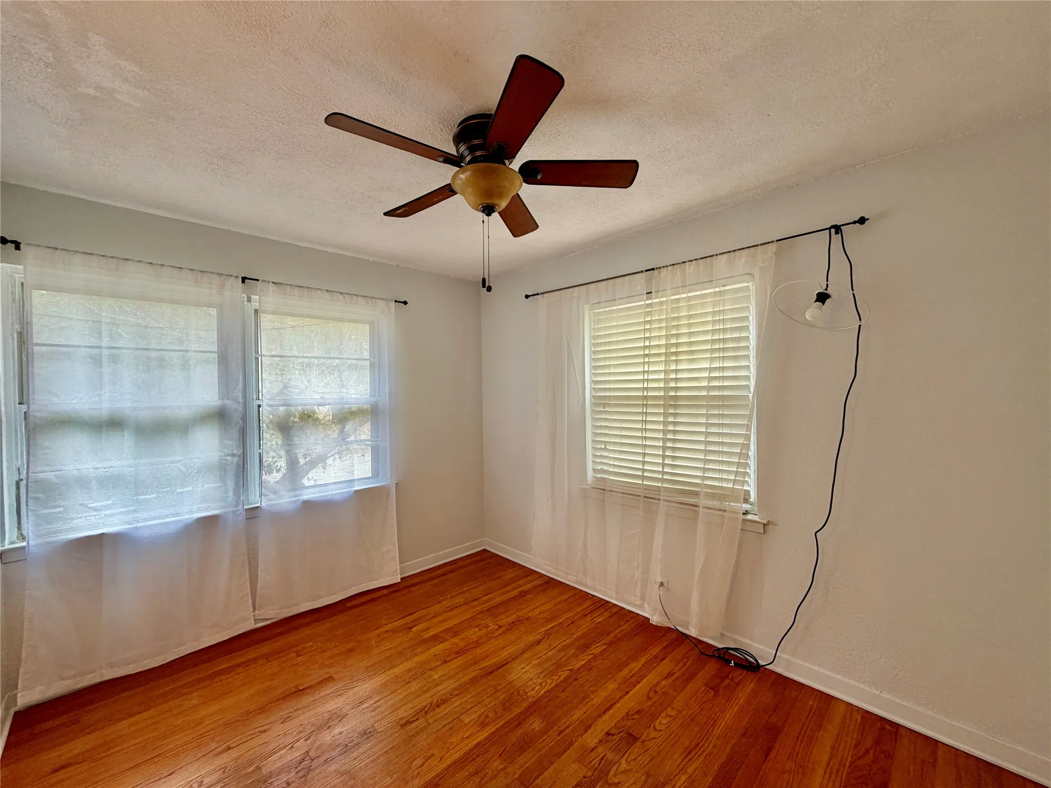 Single Family Residence For Rent in Dallas County , 1300 Elmhurst Drive, Garland, Texas 75041, 4 Bedroom, 2 Bathroom, Garage spaces, 1,843 Sqft, built in 1952, mls#21398804, Real Estate Agent in Garland, Homes For Rent in Dallas county, Homes For Rent in Garland, Realtor in Garland Texas, Real Estate Brokerage Independent Realty Texas, Luminita Cordes Realtor