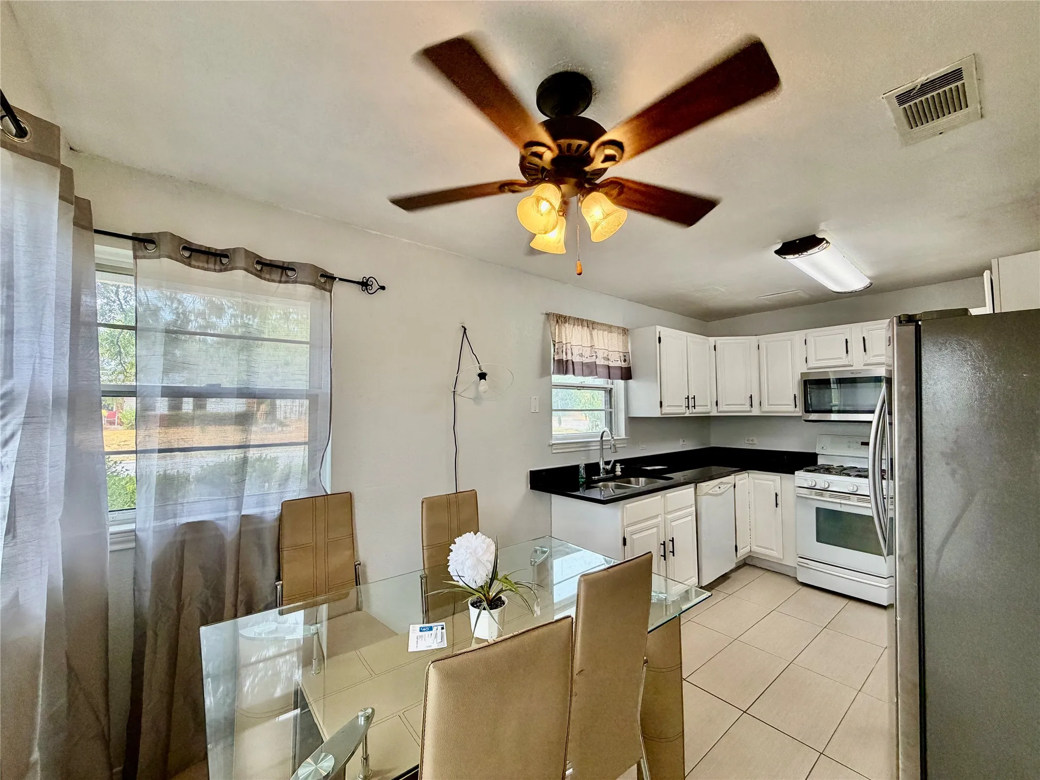 Single Family Residence For Rent in Dallas County , 1300 Elmhurst Drive, Garland, Texas 75041, 4 Bedroom, 2 Bathroom, Garage spaces, 1,843 Sqft, built in 1952, mls#21398804, Real Estate Agent in Garland, Homes For Rent in Dallas county, Homes For Rent in Garland, Realtor in Garland Texas, Real Estate Brokerage Independent Realty Texas, Luminita Cordes Realtor