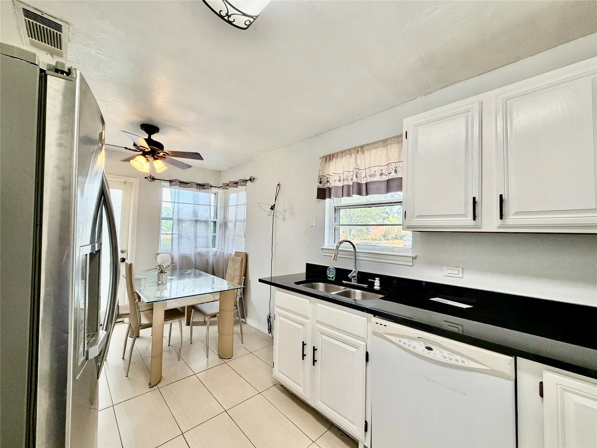 Single Family Residence For Rent in Dallas County , 1300 Elmhurst Drive, Garland, Texas 75041, 4 Bedroom, 2 Bathroom, Garage spaces, 1,843 Sqft, built in 1952, mls#21398804, Real Estate Agent in Garland, Homes For Rent in Dallas county, Homes For Rent in Garland, Realtor in Garland Texas, Real Estate Brokerage Independent Realty Texas, Luminita Cordes Realtor