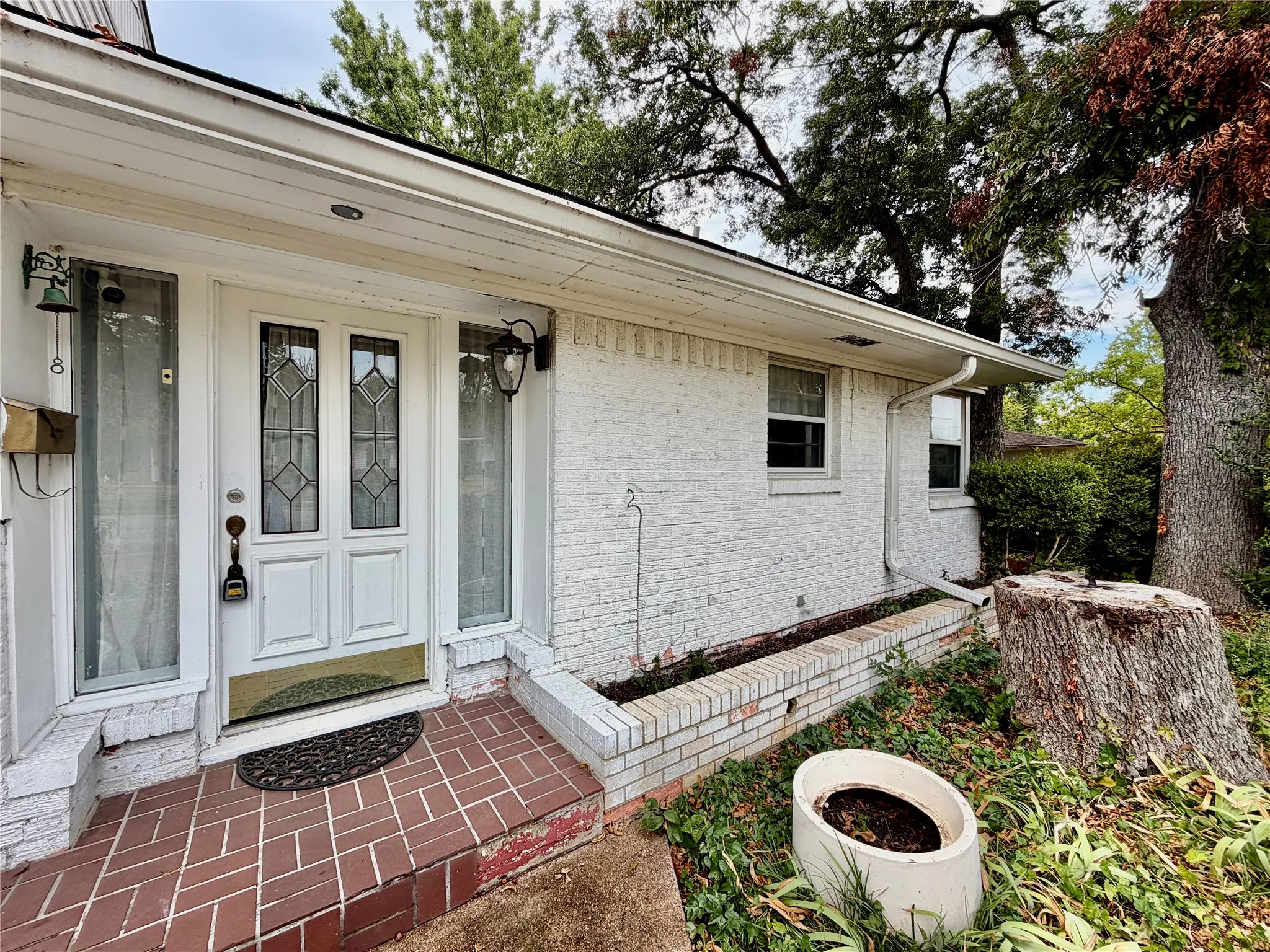 Single Family Residence For Rent in Dallas County , 1300 Elmhurst Drive, Garland, Texas 75041, 4 Bedroom, 2 Bathroom, Garage spaces, 1,843 Sqft, built in 1952, mls#21398804, Real Estate Agent in Garland, Homes For Rent in Dallas county, Homes For Rent in Garland, Realtor in Garland Texas, Real Estate Brokerage Independent Realty Texas, Luminita Cordes Realtor