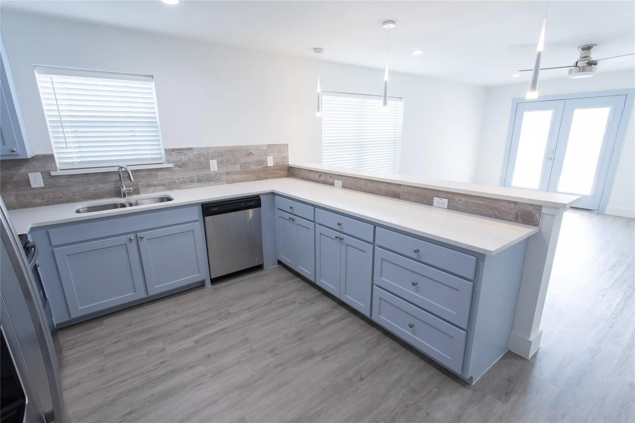 Duplex For Rent in Tarrant County , 3220 Forest Park Boulevard, Fort Worth, Texas 76110, 5 Bedroom, 5 Bathroom, Garage spaces, 4,800 Sqft, built in 2021, mls#21398756, Real Estate Agent in Fort Worth, Homes For Rent in Tarrant county, Homes For Rent in Fort Worth, Realtor in Fort Worth Texas, Real Estate Brokerage Independent Realty Texas, Luminita Cordes Realtor
