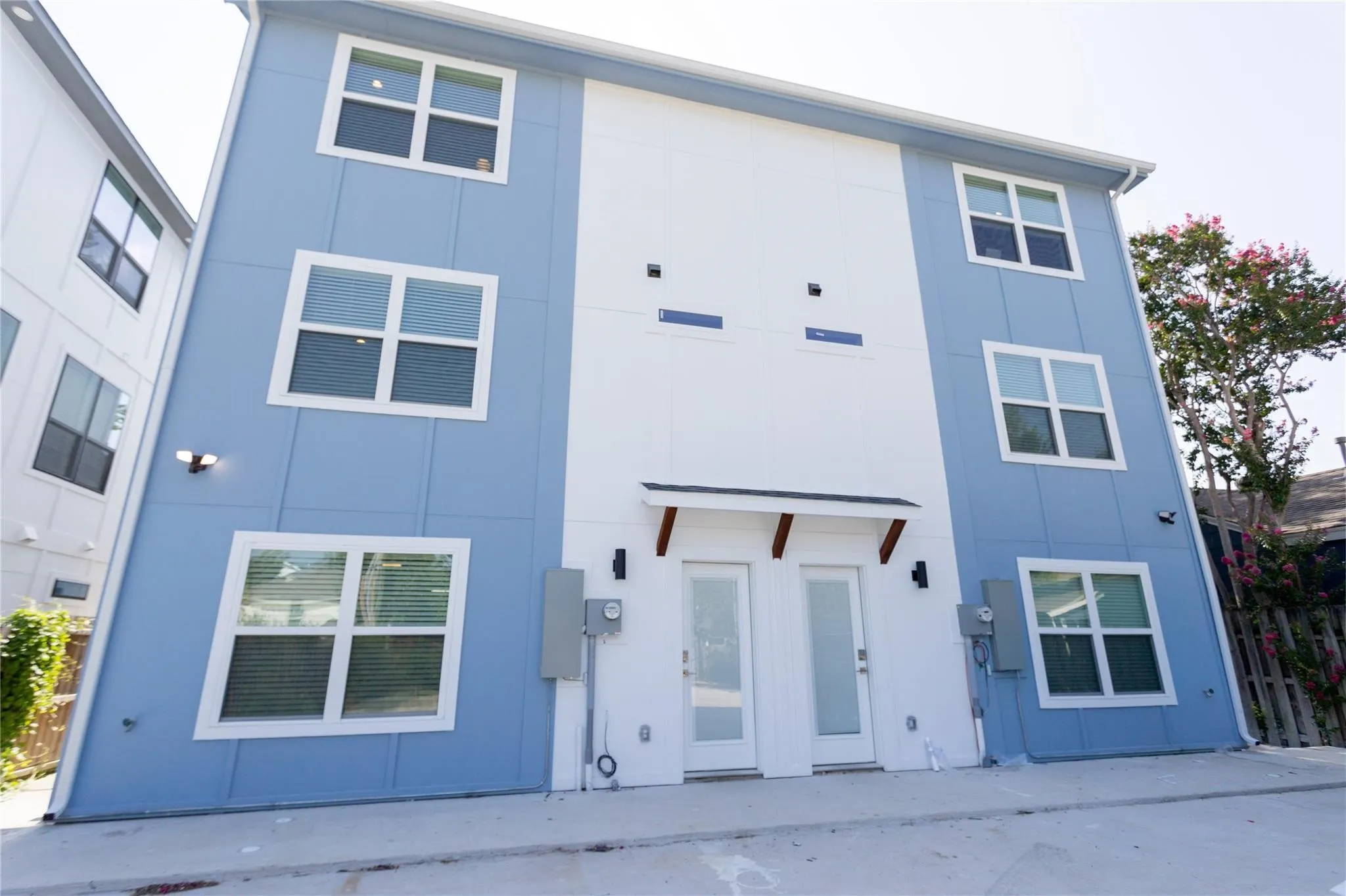 Duplex For Rent in Tarrant County , 3220 Forest Park Boulevard, Fort Worth, Texas 76110, 5 Bedroom, 5 Bathroom, Garage spaces, 4,800 Sqft, built in 2021, mls#21398756, Real Estate Agent in Fort Worth, Homes For Rent in Tarrant county, Homes For Rent in Fort Worth, Realtor in Fort Worth Texas, Real Estate Brokerage Independent Realty Texas, Luminita Cordes Realtor
