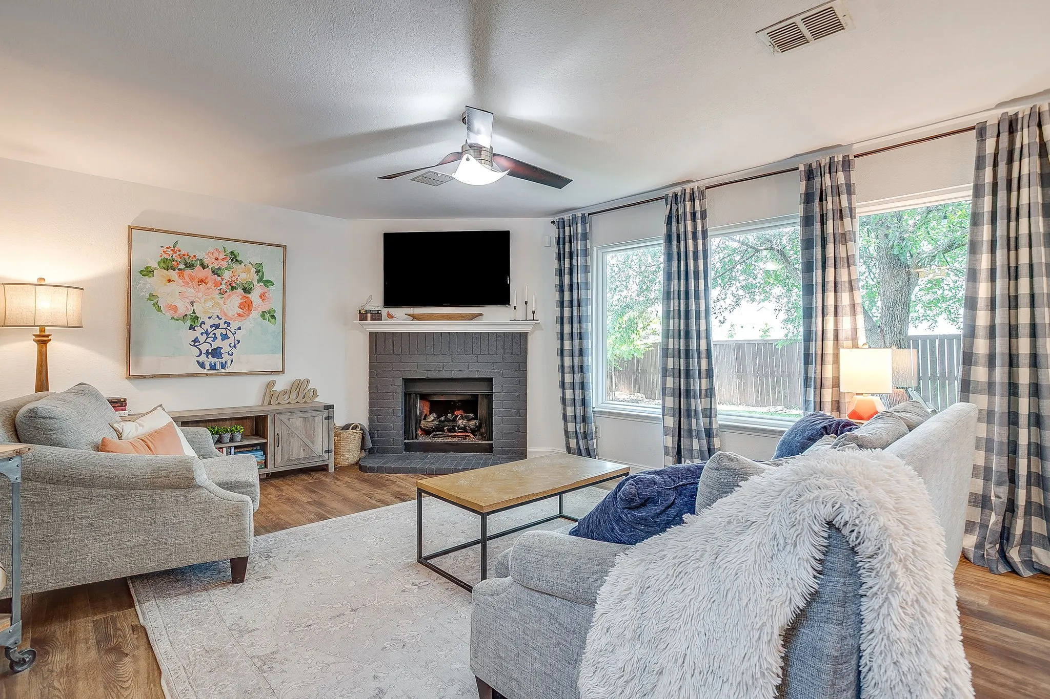 Single Family Residence For Sale in Denton County , 2201 Northway, Denton, Texas 76207, 3 Bedroom, 3 Bathroom, 2 Garage spaces, 1,585 Sqft, built in 2001, mls#21398784, Real Estate Agent in Denton, Homes For Sale in Denton county, Homes For Sale in Denton, Realtor in Denton Texas, Real Estate Brokerage Independent Realty Texas, Luminita Cordes Realtor