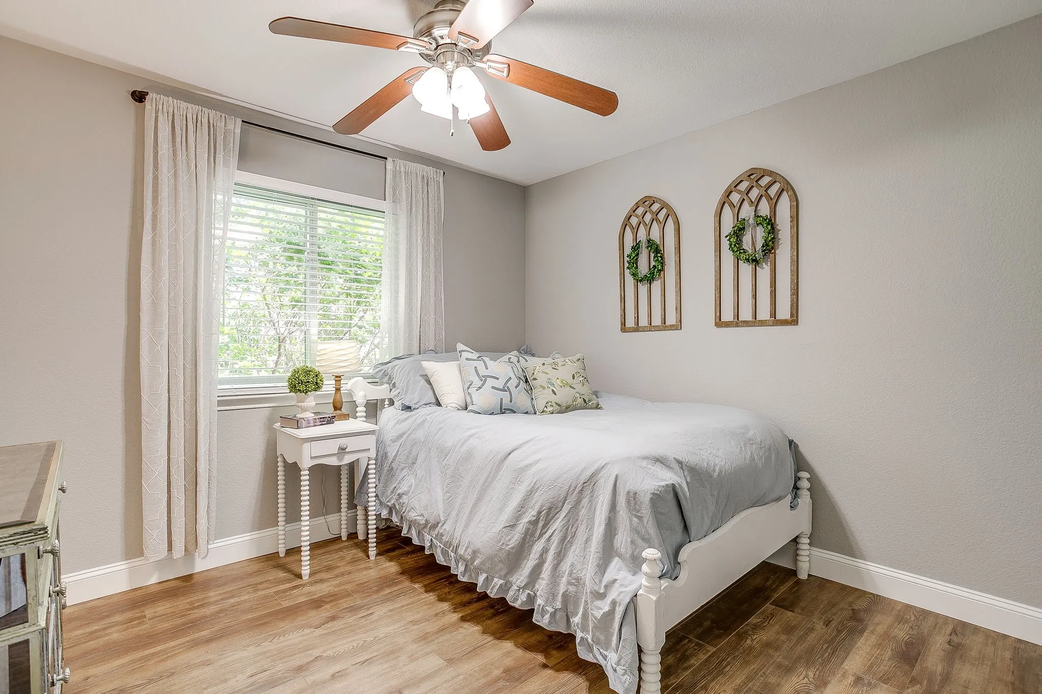 Single Family Residence For Sale in Denton County , 2201 Northway, Denton, Texas 76207, 3 Bedroom, 3 Bathroom, 2 Garage spaces, 1,585 Sqft, built in 2001, mls#21398784, Real Estate Agent in Denton, Homes For Sale in Denton county, Homes For Sale in Denton, Realtor in Denton Texas, Real Estate Brokerage Independent Realty Texas, Luminita Cordes Realtor