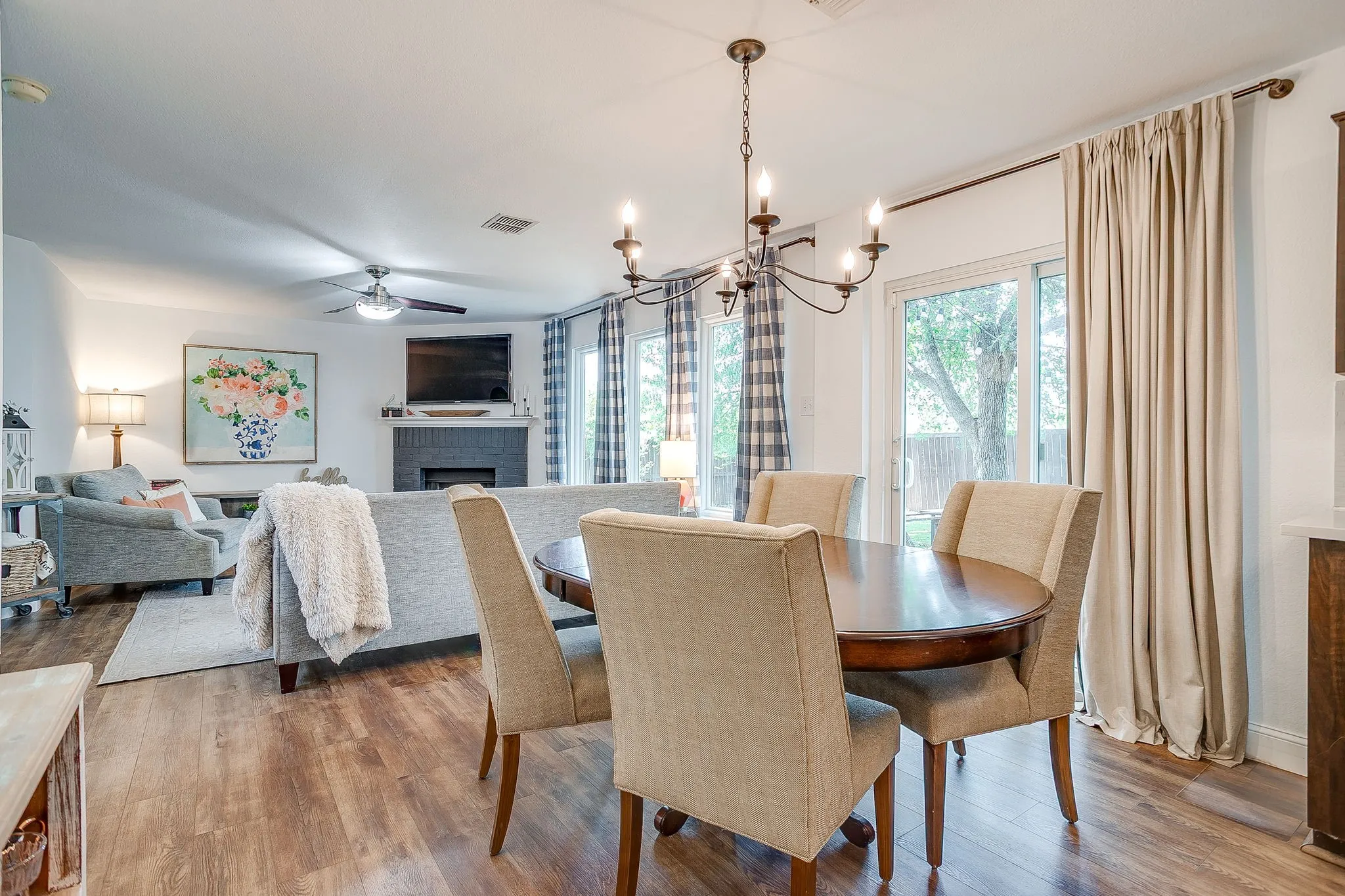 Single Family Residence For Sale in Denton County , 2201 Northway, Denton, Texas 76207, 3 Bedroom, 3 Bathroom, 2 Garage spaces, 1,585 Sqft, built in 2001, mls#21398784, Real Estate Agent in Denton, Homes For Sale in Denton county, Homes For Sale in Denton, Realtor in Denton Texas, Real Estate Brokerage Independent Realty Texas, Luminita Cordes Realtor