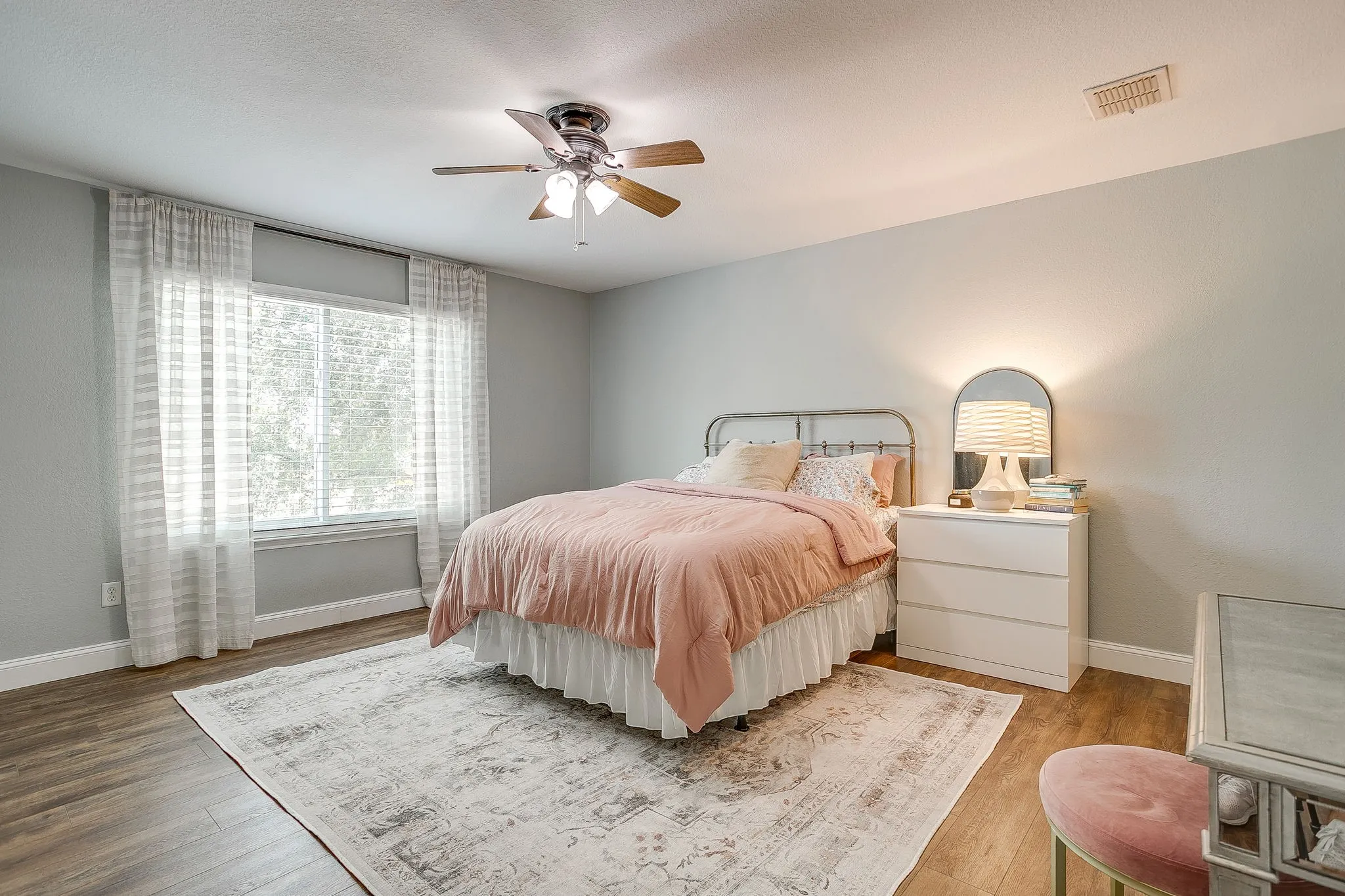 Single Family Residence For Sale in Denton County , 2201 Northway, Denton, Texas 76207, 3 Bedroom, 3 Bathroom, 2 Garage spaces, 1,585 Sqft, built in 2001, mls#21398784, Real Estate Agent in Denton, Homes For Sale in Denton county, Homes For Sale in Denton, Realtor in Denton Texas, Real Estate Brokerage Independent Realty Texas, Luminita Cordes Realtor