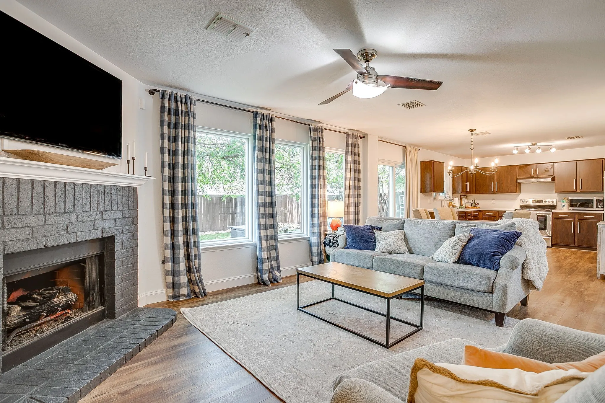 Single Family Residence For Sale in Denton County , 2201 Northway, Denton, Texas 76207, 3 Bedroom, 3 Bathroom, 2 Garage spaces, 1,585 Sqft, built in 2001, mls#21398784, Real Estate Agent in Denton, Homes For Sale in Denton county, Homes For Sale in Denton, Realtor in Denton Texas, Real Estate Brokerage Independent Realty Texas, Luminita Cordes Realtor