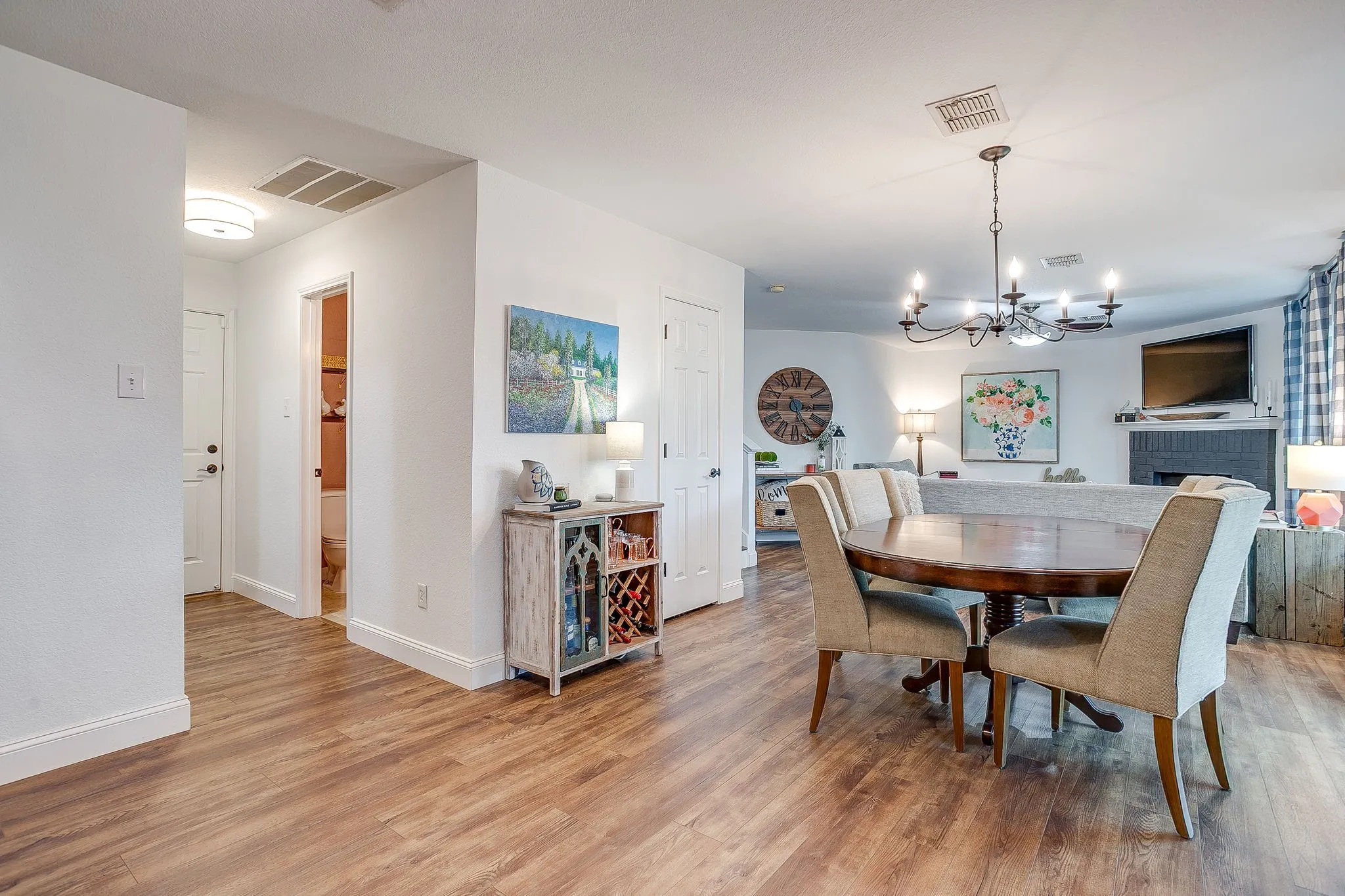 Single Family Residence For Sale in Denton County , 2201 Northway, Denton, Texas 76207, 3 Bedroom, 3 Bathroom, 2 Garage spaces, 1,585 Sqft, built in 2001, mls#21398784, Real Estate Agent in Denton, Homes For Sale in Denton county, Homes For Sale in Denton, Realtor in Denton Texas, Real Estate Brokerage Independent Realty Texas, Luminita Cordes Realtor