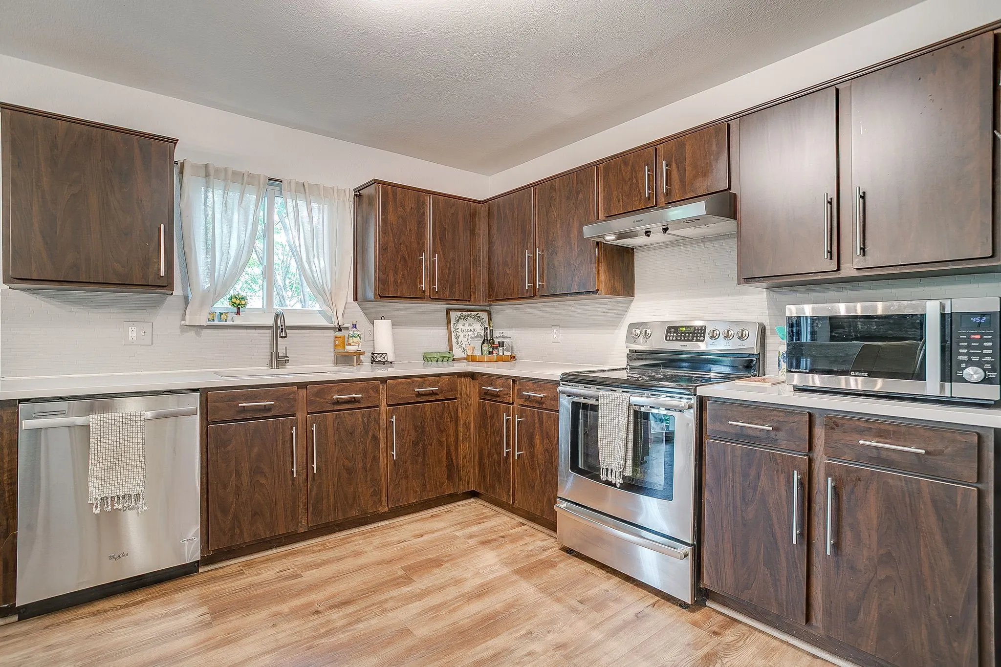 Single Family Residence For Sale in Denton County , 2201 Northway, Denton, Texas 76207, 3 Bedroom, 3 Bathroom, 2 Garage spaces, 1,585 Sqft, built in 2001, mls#21398784, Real Estate Agent in Denton, Homes For Sale in Denton county, Homes For Sale in Denton, Realtor in Denton Texas, Real Estate Brokerage Independent Realty Texas, Luminita Cordes Realtor