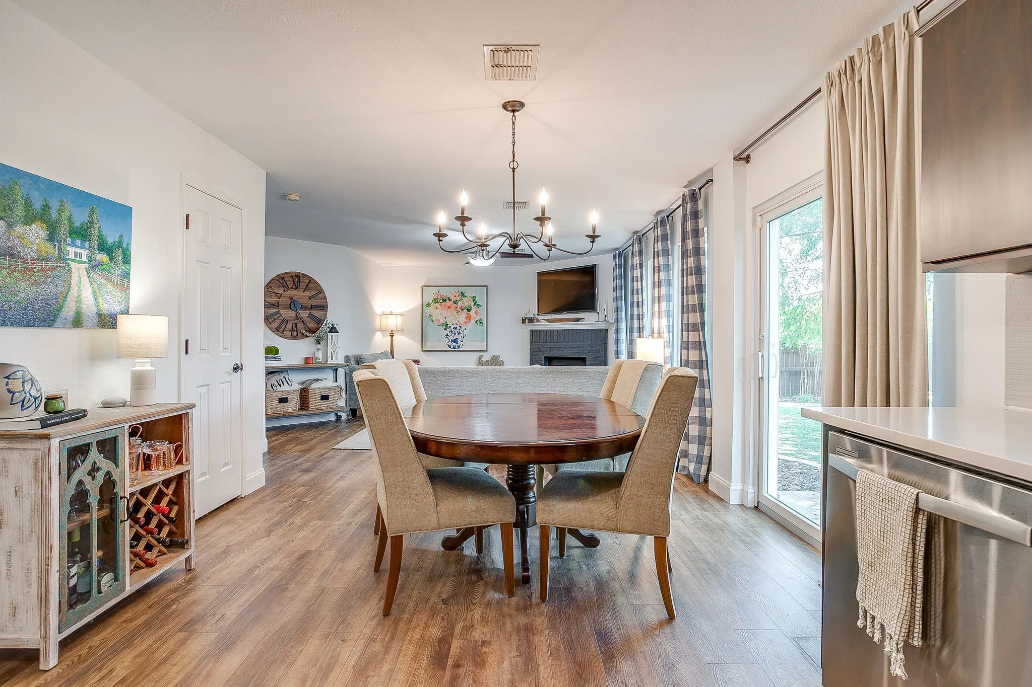 Single Family Residence For Sale in Denton County , 2201 Northway, Denton, Texas 76207, 3 Bedroom, 3 Bathroom, 2 Garage spaces, 1,585 Sqft, built in 2001, mls#21398784, Real Estate Agent in Denton, Homes For Sale in Denton county, Homes For Sale in Denton, Realtor in Denton Texas, Real Estate Brokerage Independent Realty Texas, Luminita Cordes Realtor