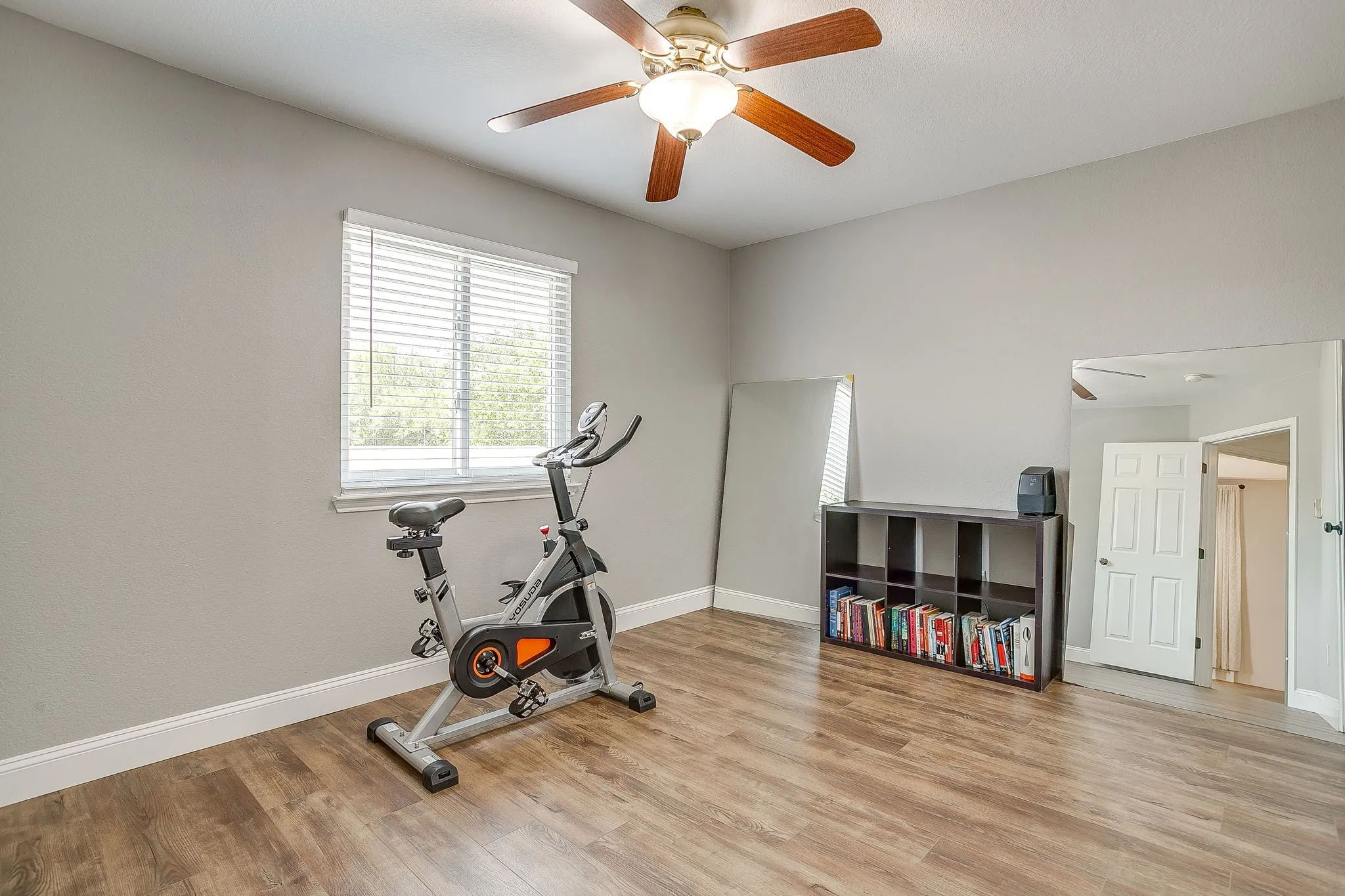 Single Family Residence For Sale in Denton County , 2201 Northway, Denton, Texas 76207, 3 Bedroom, 3 Bathroom, 2 Garage spaces, 1,585 Sqft, built in 2001, mls#21398784, Real Estate Agent in Denton, Homes For Sale in Denton county, Homes For Sale in Denton, Realtor in Denton Texas, Real Estate Brokerage Independent Realty Texas, Luminita Cordes Realtor