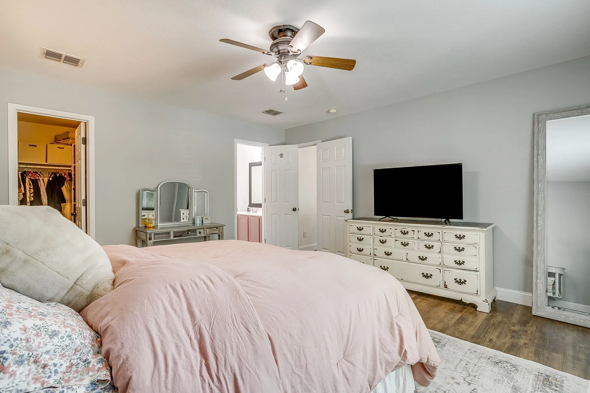 Single Family Residence For Sale in Denton County , 2201 Northway, Denton, Texas 76207, 3 Bedroom, 3 Bathroom, 2 Garage spaces, 1,585 Sqft, built in 2001, mls#21398784, Real Estate Agent in Denton, Homes For Sale in Denton county, Homes For Sale in Denton, Realtor in Denton Texas, Real Estate Brokerage Independent Realty Texas, Luminita Cordes Realtor