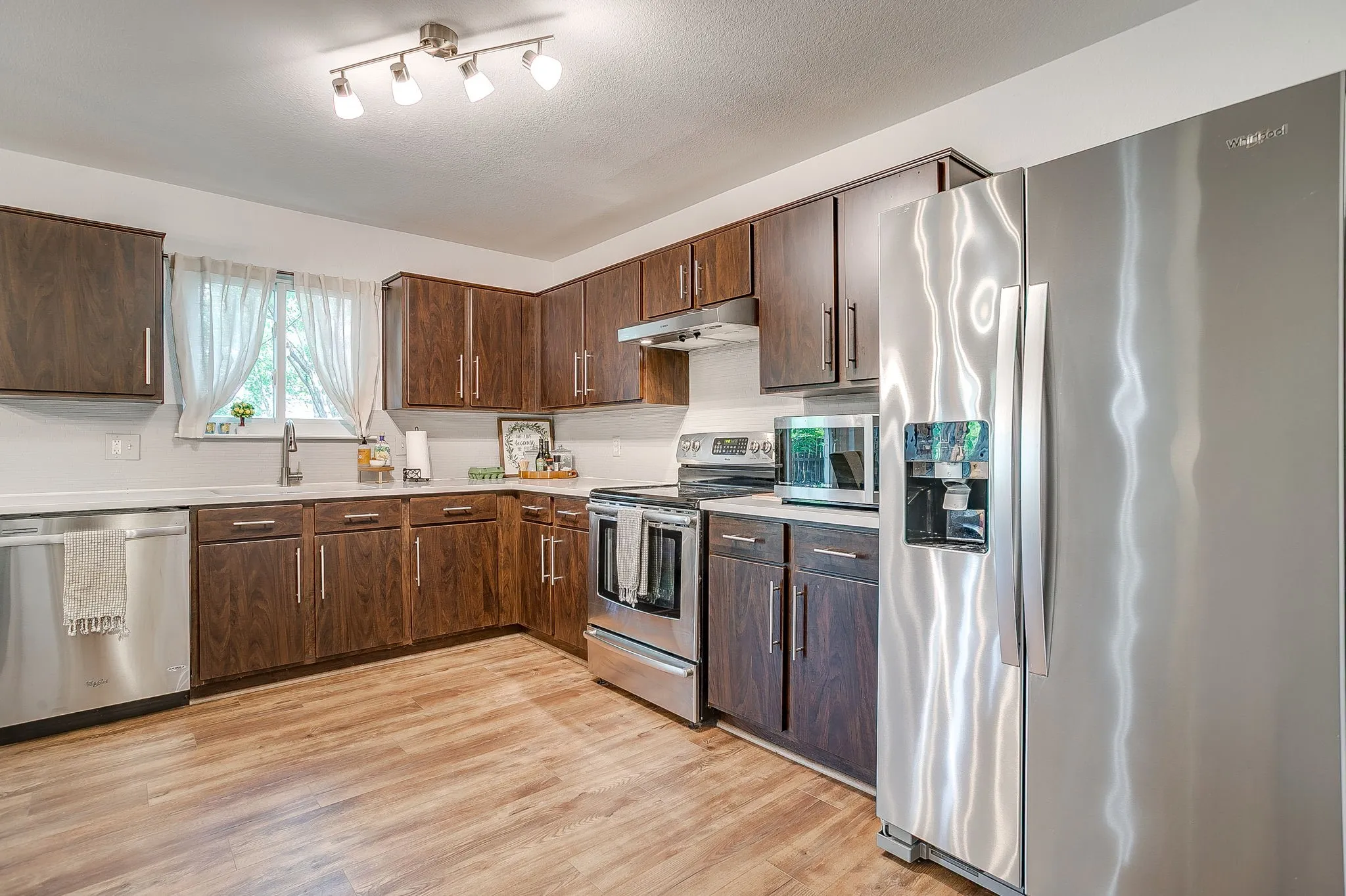 Single Family Residence For Sale in Denton County , 2201 Northway, Denton, Texas 76207, 3 Bedroom, 3 Bathroom, 2 Garage spaces, 1,585 Sqft, built in 2001, mls#21398784, Real Estate Agent in Denton, Homes For Sale in Denton county, Homes For Sale in Denton, Realtor in Denton Texas, Real Estate Brokerage Independent Realty Texas, Luminita Cordes Realtor