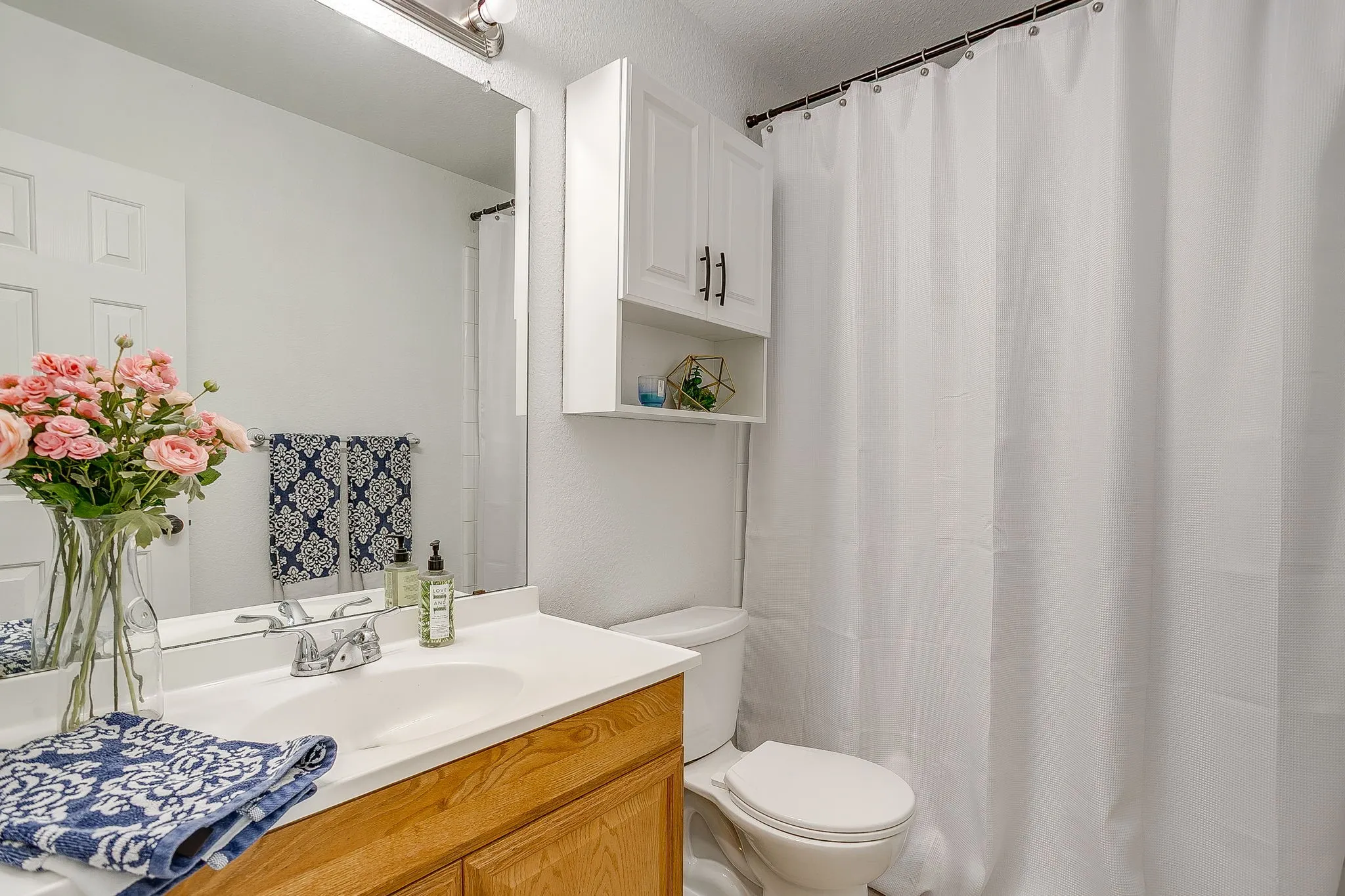 Single Family Residence For Sale in Denton County , 2201 Northway, Denton, Texas 76207, 3 Bedroom, 3 Bathroom, 2 Garage spaces, 1,585 Sqft, built in 2001, mls#21398784, Real Estate Agent in Denton, Homes For Sale in Denton county, Homes For Sale in Denton, Realtor in Denton Texas, Real Estate Brokerage Independent Realty Texas, Luminita Cordes Realtor