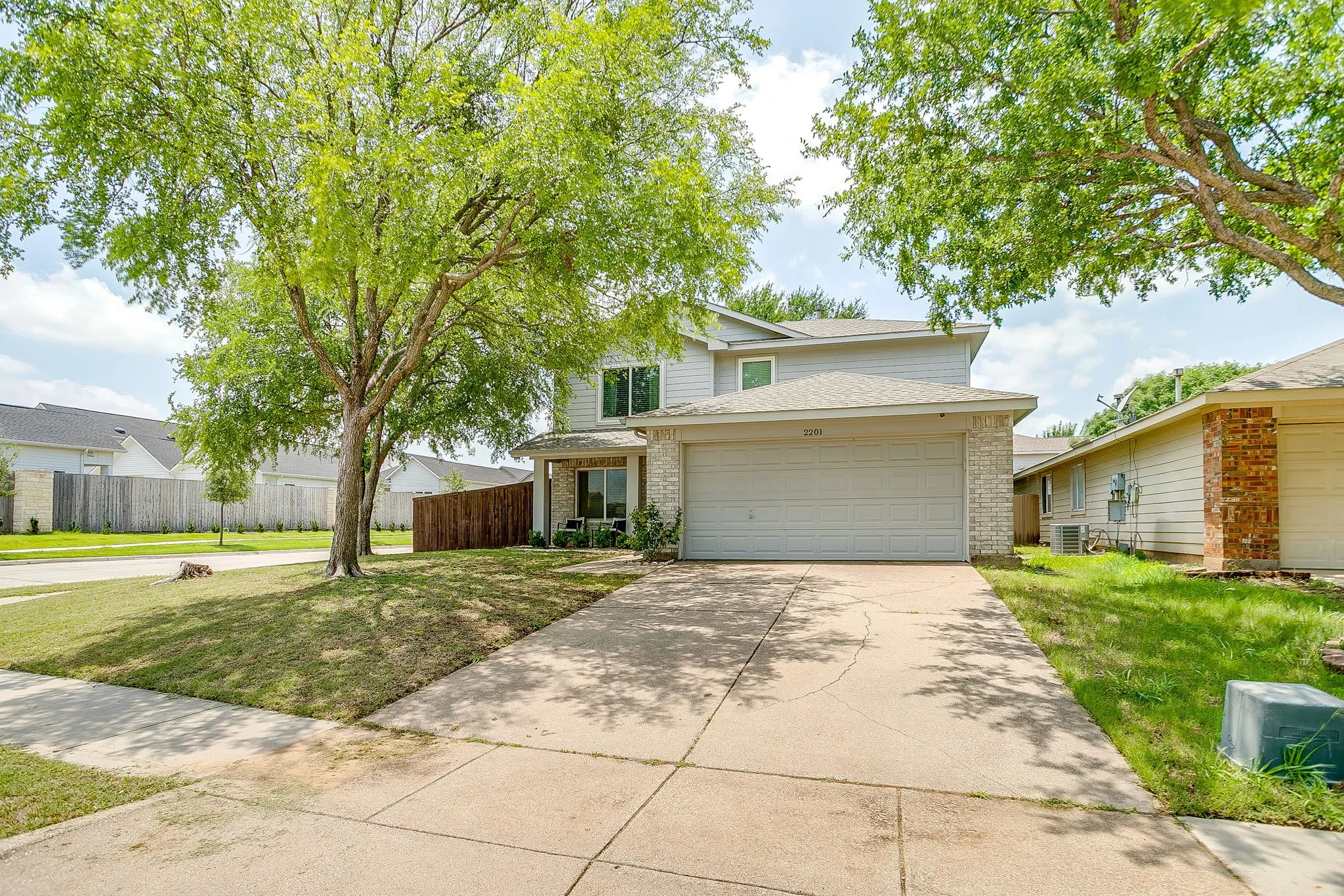 Single Family Residence For Sale in Denton County , 2201 Northway, Denton, Texas 76207, 3 Bedroom, 3 Bathroom, 2 Garage spaces, 1,585 Sqft, built in 2001, mls#21398784, Real Estate Agent in Denton, Homes For Sale in Denton county, Homes For Sale in Denton, Realtor in Denton Texas, Real Estate Brokerage Independent Realty Texas, Luminita Cordes Realtor