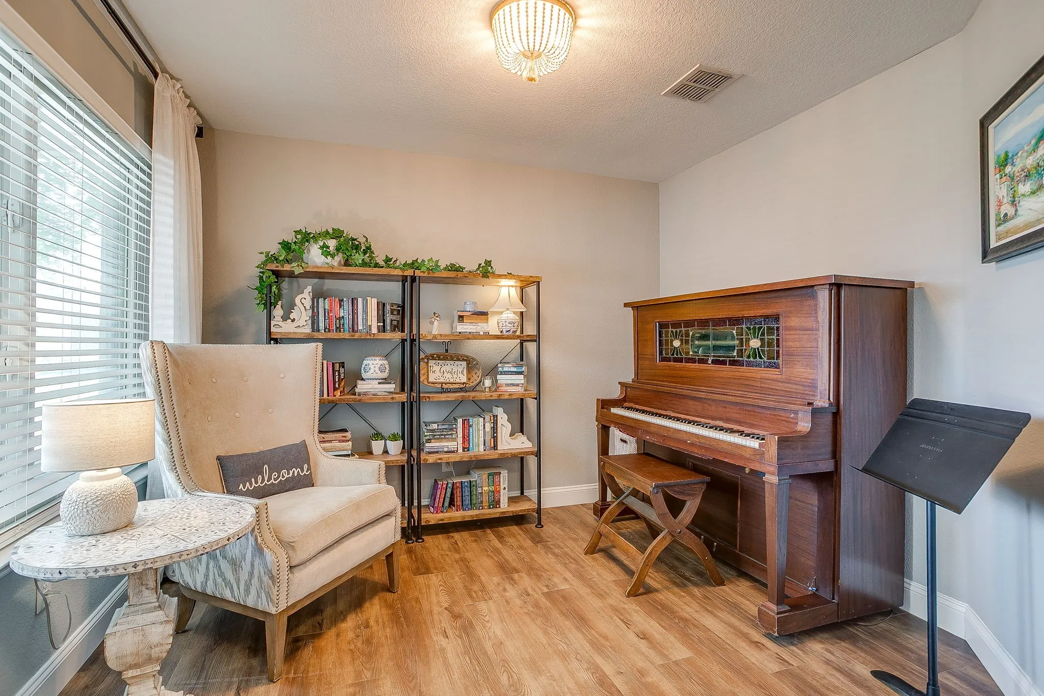 Single Family Residence For Sale in Denton County , 2201 Northway, Denton, Texas 76207, 3 Bedroom, 3 Bathroom, 2 Garage spaces, 1,585 Sqft, built in 2001, mls#21398784, Real Estate Agent in Denton, Homes For Sale in Denton county, Homes For Sale in Denton, Realtor in Denton Texas, Real Estate Brokerage Independent Realty Texas, Luminita Cordes Realtor