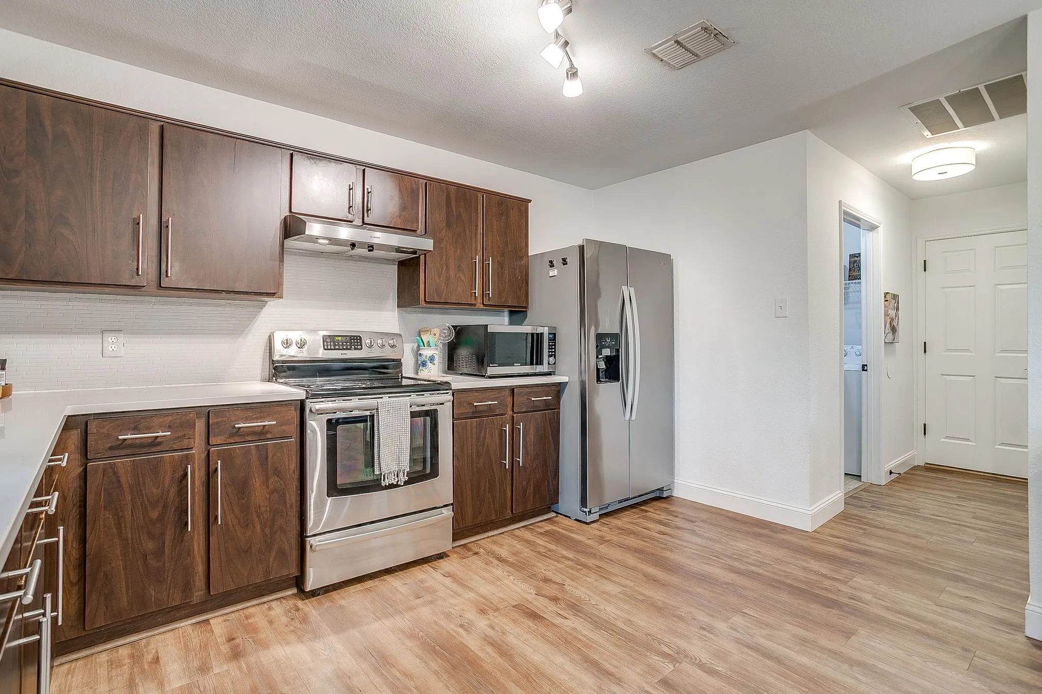 Single Family Residence For Sale in Denton County , 2201 Northway, Denton, Texas 76207, 3 Bedroom, 3 Bathroom, 2 Garage spaces, 1,585 Sqft, built in 2001, mls#21398784, Real Estate Agent in Denton, Homes For Sale in Denton county, Homes For Sale in Denton, Realtor in Denton Texas, Real Estate Brokerage Independent Realty Texas, Luminita Cordes Realtor