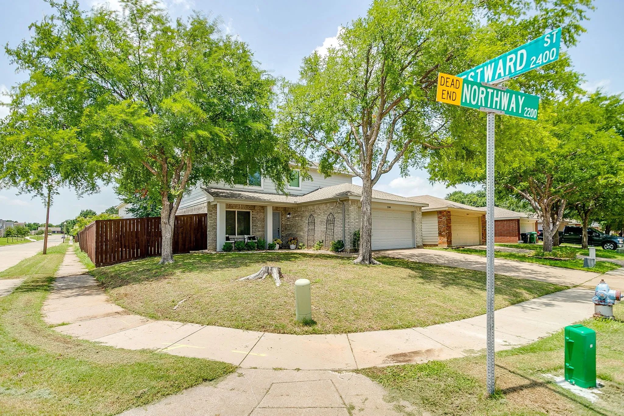 Single Family Residence For Sale in Denton County , 2201 Northway, Denton, Texas 76207, 3 Bedroom, 3 Bathroom, 2 Garage spaces, 1,585 Sqft, built in 2001, mls#21398784, Real Estate Agent in Denton, Homes For Sale in Denton county, Homes For Sale in Denton, Realtor in Denton Texas, Real Estate Brokerage Independent Realty Texas, Luminita Cordes Realtor