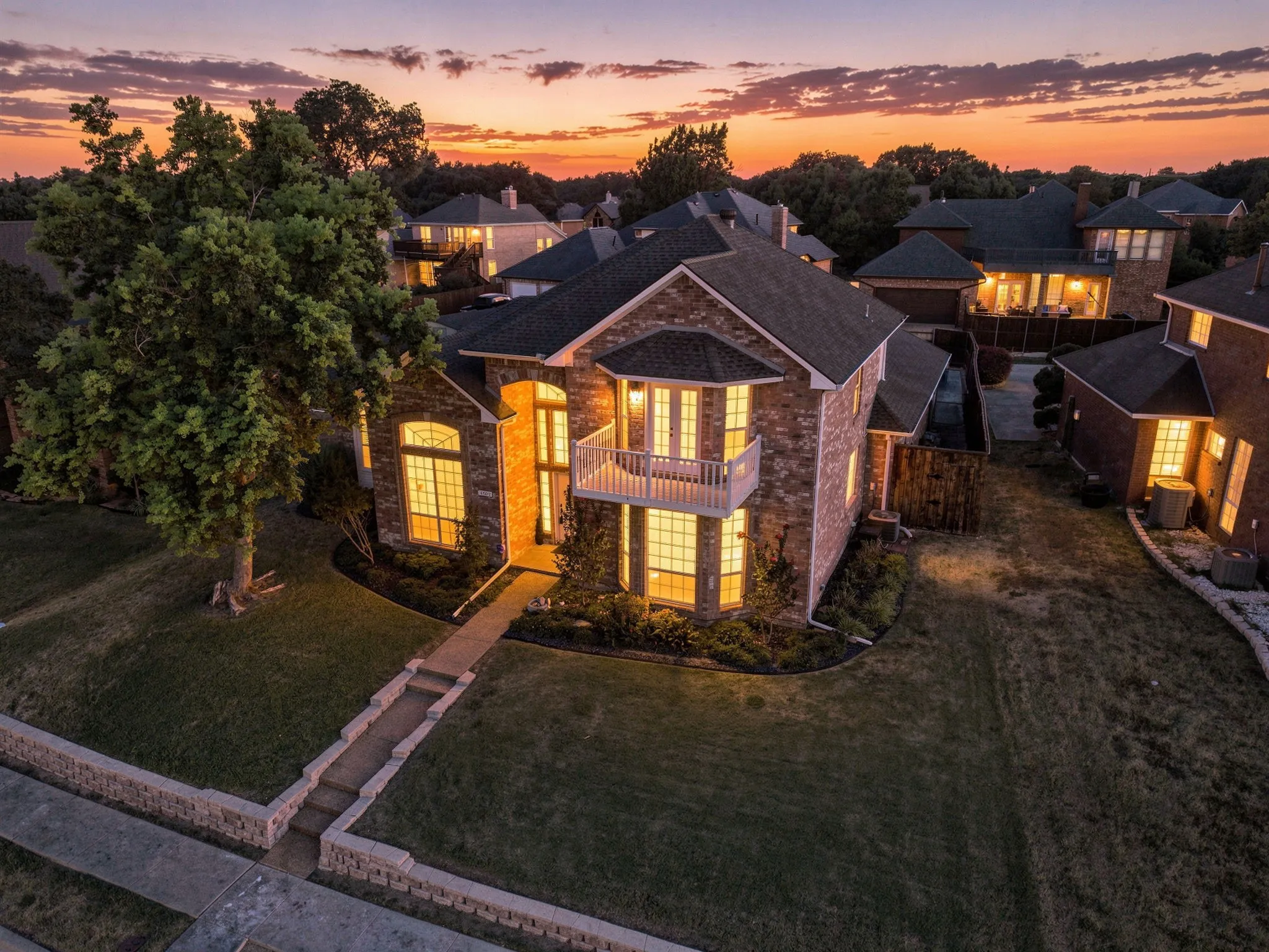 Single Family Residence For Sale in Rockwall County , 4609 Scenic Drive, Rowlett, Texas 75088, 4 Bedroom, 3 Bathroom, 2 Garage spaces, 3,001 Sqft, built in 1992, mls#21398822, Real Estate Agent in Rowlett, Homes For Sale in Rockwall county, Homes For Sale in Rowlett, Realtor in Rowlett Texas, Real Estate Brokerage Independent Realty Texas, Luminita Cordes Realtor