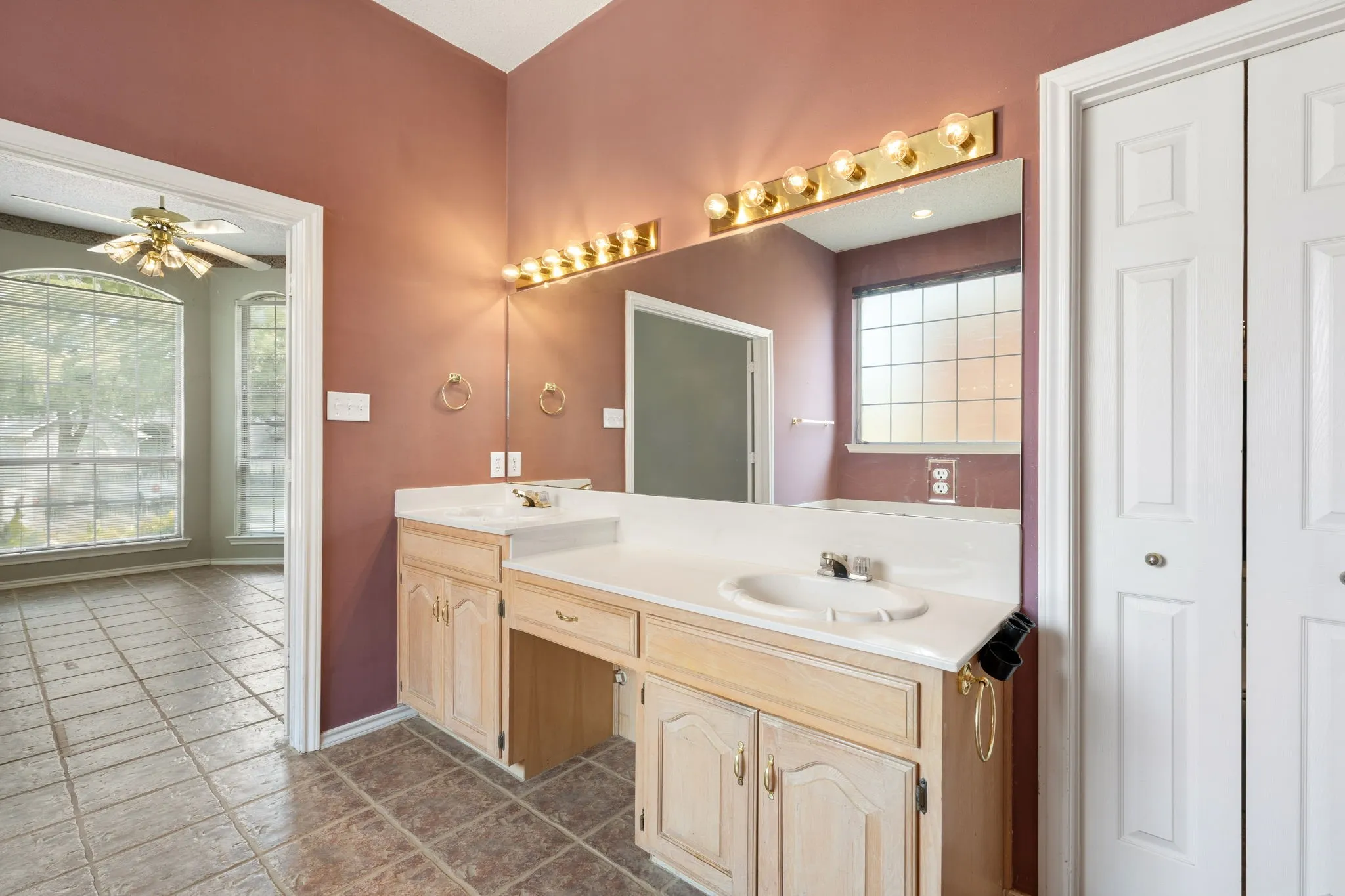Single Family Residence For Sale in Rockwall County , 4609 Scenic Drive, Rowlett, Texas 75088, 4 Bedroom, 3 Bathroom, 2 Garage spaces, 3,001 Sqft, built in 1992, mls#21398822, Real Estate Agent in Rowlett, Homes For Sale in Rockwall county, Homes For Sale in Rowlett, Realtor in Rowlett Texas, Real Estate Brokerage Independent Realty Texas, Luminita Cordes Realtor