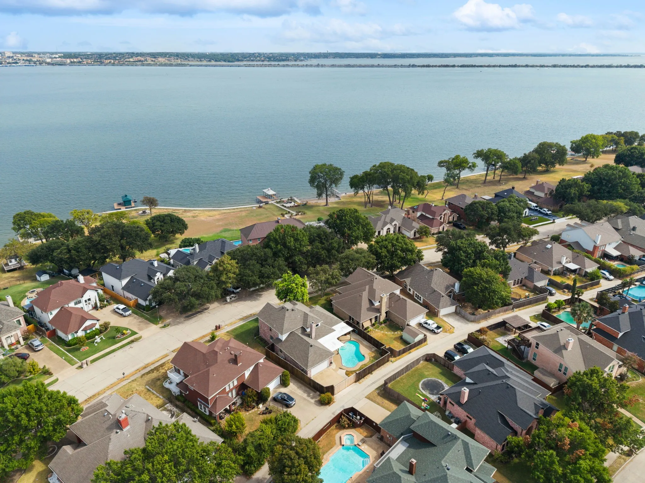 Single Family Residence For Sale in Rockwall County , 4609 Scenic Drive, Rowlett, Texas 75088, 4 Bedroom, 3 Bathroom, 2 Garage spaces, 3,001 Sqft, built in 1992, mls#21398822, Real Estate Agent in Rowlett, Homes For Sale in Rockwall county, Homes For Sale in Rowlett, Realtor in Rowlett Texas, Real Estate Brokerage Independent Realty Texas, Luminita Cordes Realtor