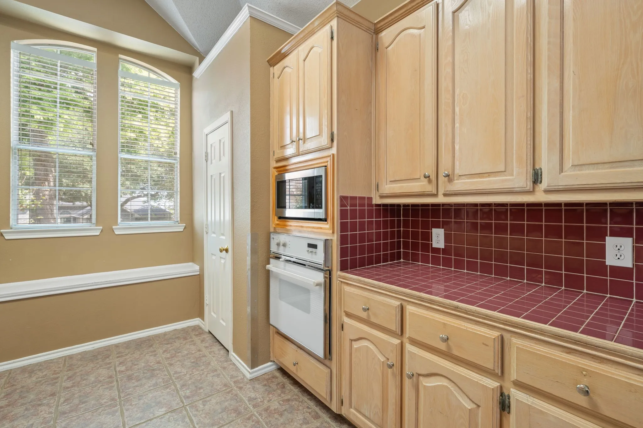 Single Family Residence For Sale in Rockwall County , 4609 Scenic Drive, Rowlett, Texas 75088, 4 Bedroom, 3 Bathroom, 2 Garage spaces, 3,001 Sqft, built in 1992, mls#21398822, Real Estate Agent in Rowlett, Homes For Sale in Rockwall county, Homes For Sale in Rowlett, Realtor in Rowlett Texas, Real Estate Brokerage Independent Realty Texas, Luminita Cordes Realtor