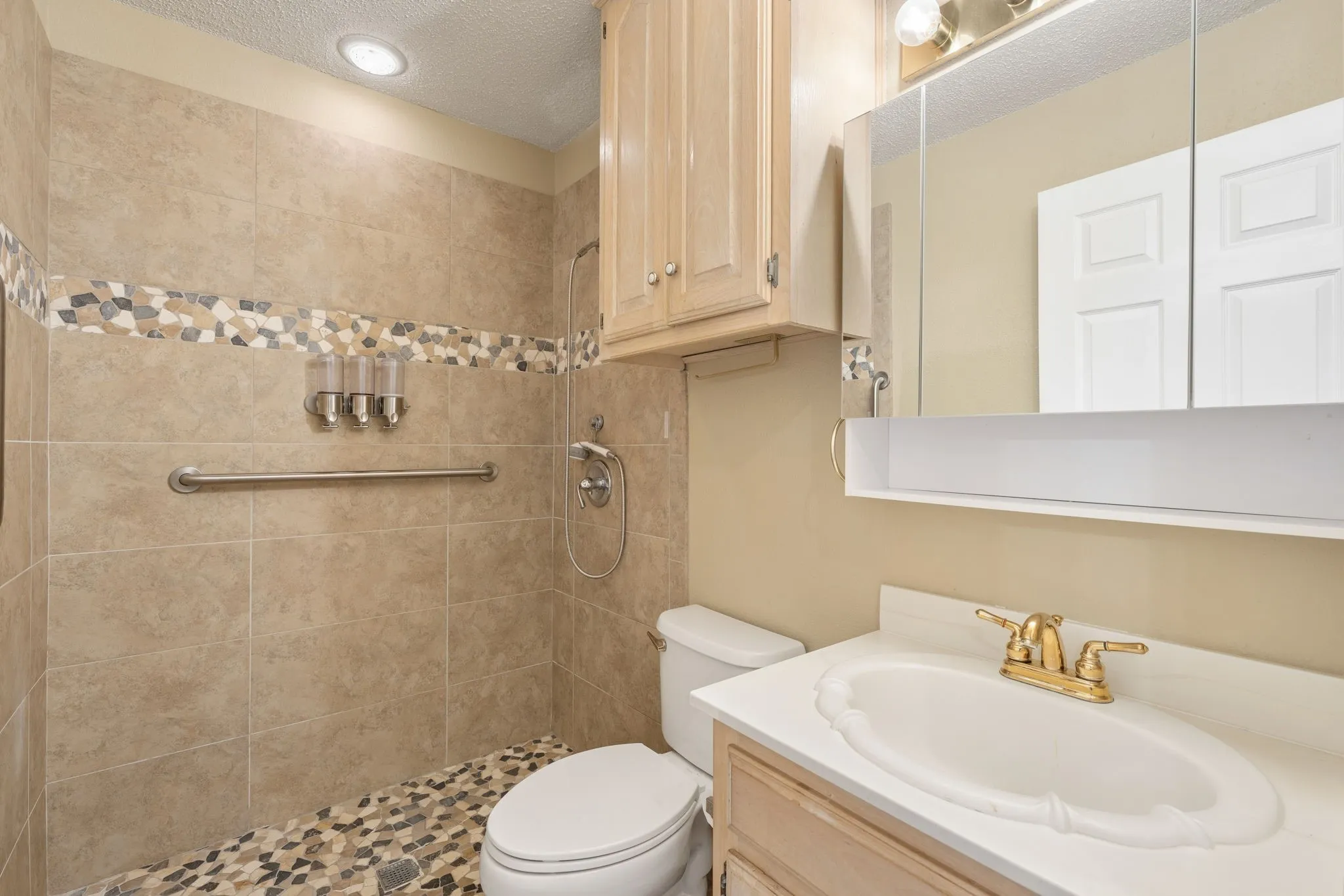 Single Family Residence For Sale in Rockwall County , 4609 Scenic Drive, Rowlett, Texas 75088, 4 Bedroom, 3 Bathroom, 2 Garage spaces, 3,001 Sqft, built in 1992, mls#21398822, Real Estate Agent in Rowlett, Homes For Sale in Rockwall county, Homes For Sale in Rowlett, Realtor in Rowlett Texas, Real Estate Brokerage Independent Realty Texas, Luminita Cordes Realtor