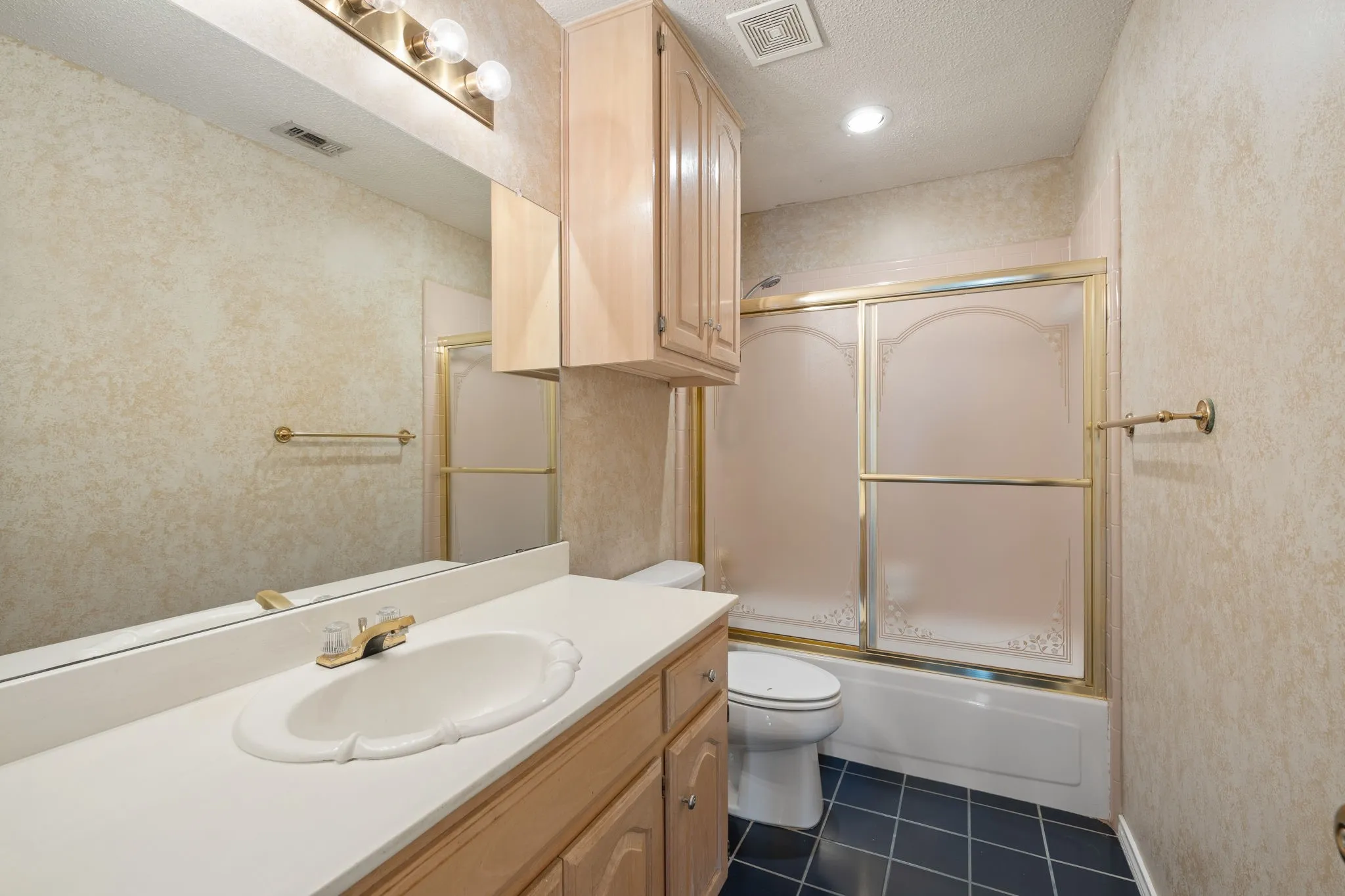 Single Family Residence For Sale in Rockwall County , 4609 Scenic Drive, Rowlett, Texas 75088, 4 Bedroom, 3 Bathroom, 2 Garage spaces, 3,001 Sqft, built in 1992, mls#21398822, Real Estate Agent in Rowlett, Homes For Sale in Rockwall county, Homes For Sale in Rowlett, Realtor in Rowlett Texas, Real Estate Brokerage Independent Realty Texas, Luminita Cordes Realtor
