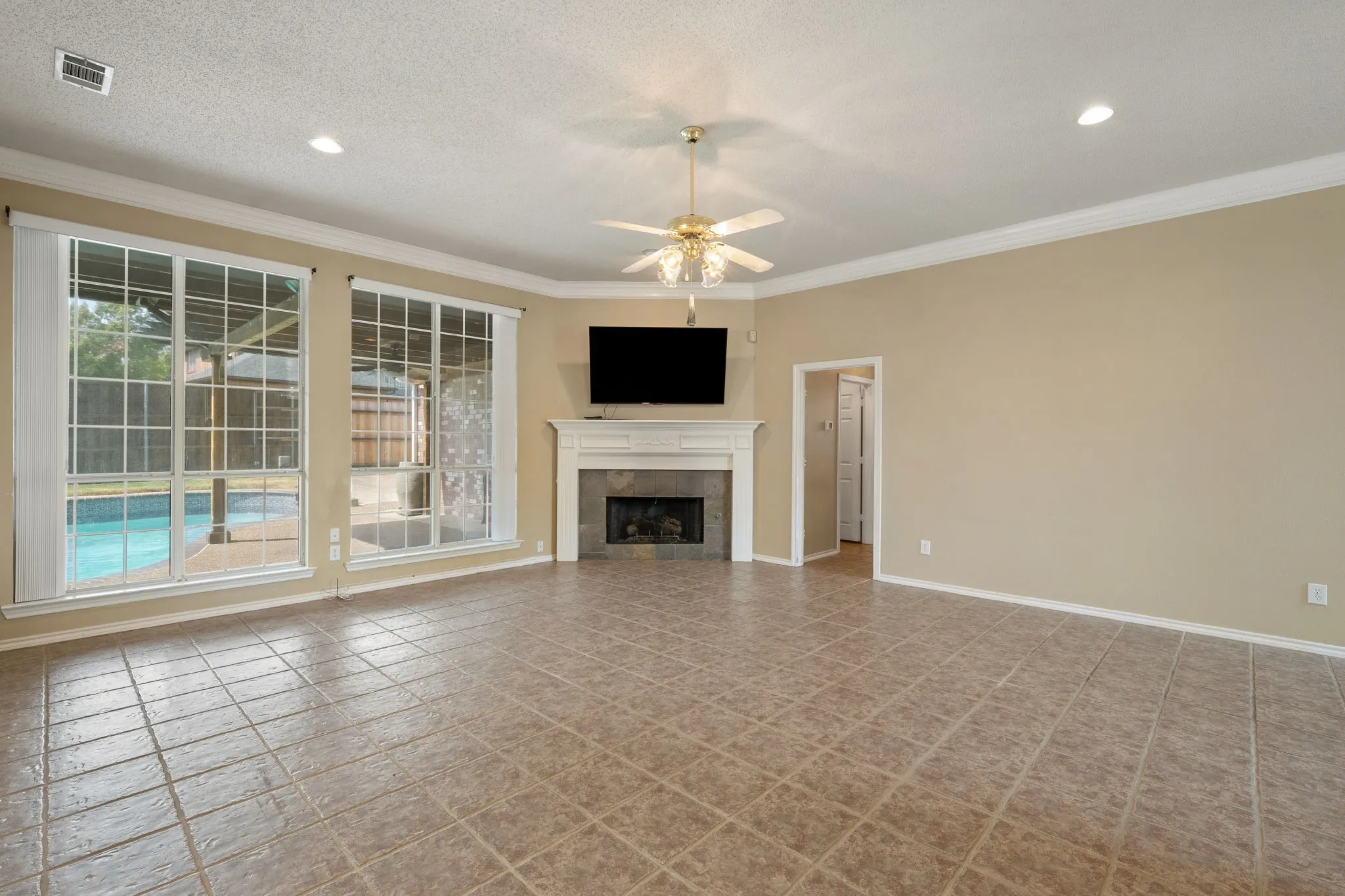 Single Family Residence For Sale in Rockwall County , 4609 Scenic Drive, Rowlett, Texas 75088, 4 Bedroom, 3 Bathroom, 2 Garage spaces, 3,001 Sqft, built in 1992, mls#21398822, Real Estate Agent in Rowlett, Homes For Sale in Rockwall county, Homes For Sale in Rowlett, Realtor in Rowlett Texas, Real Estate Brokerage Independent Realty Texas, Luminita Cordes Realtor