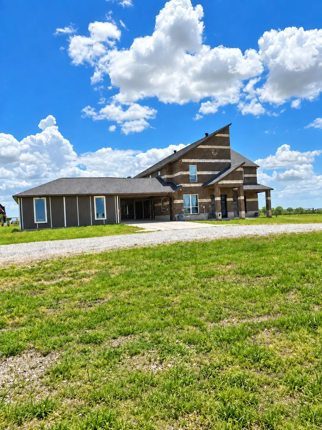 Single Family Residence For Sale in Kaufman County , 9077 County Road 4116, Kaufman, Texas 75142, 7 Bedroom, 5 Bathroom, Garage spaces, 5,851 Sqft, built in 2019, mls#21397891, Real Estate Agent in Kaufman, Homes For Sale in Kaufman county, Homes For Sale in Kaufman, Realtor in Kaufman Texas, Real Estate Brokerage Independent Realty Texas, Luminita Cordes Realtor