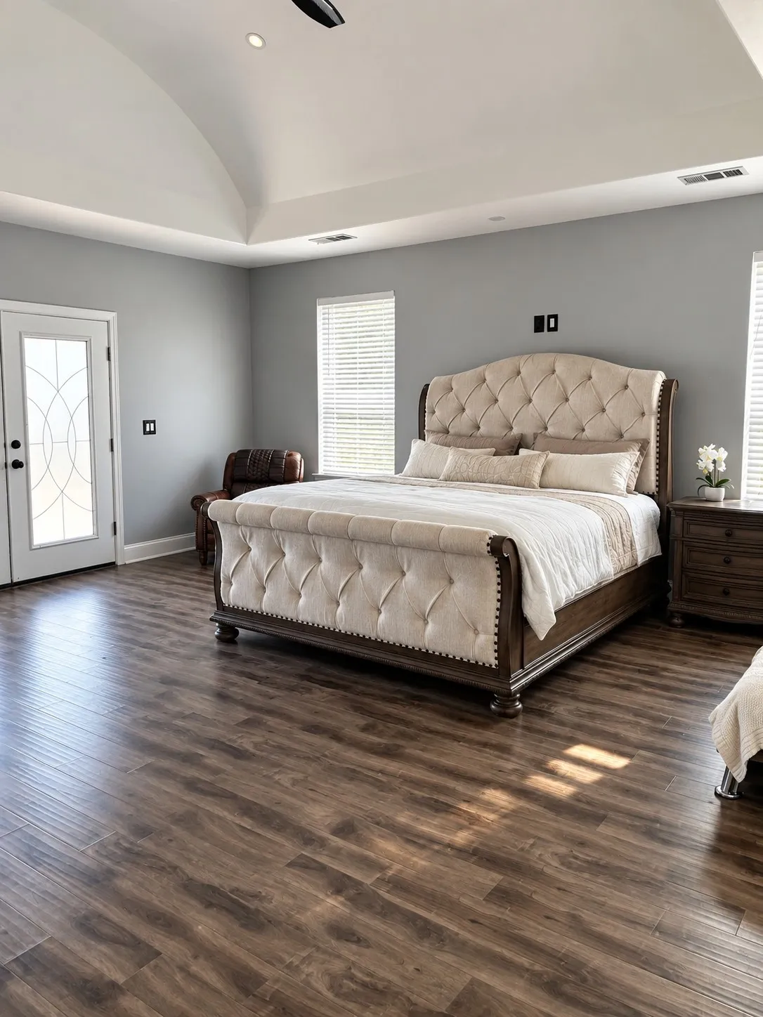 Vaulted ceiling with recessed lighting