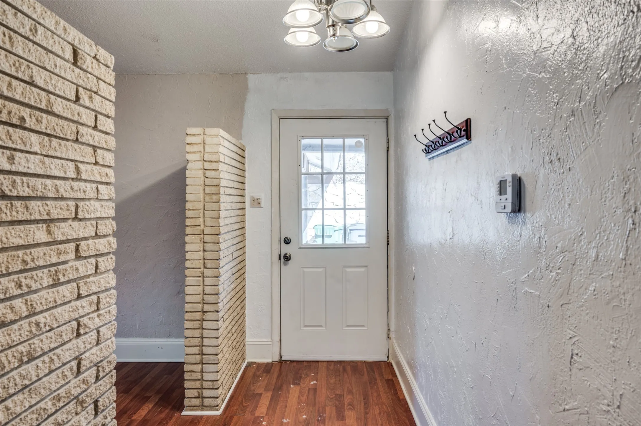 Single Family Residence For Rent in Tarrant County , 3406 Halifax Drive, Arlington, Texas 76013, 3 Bedroom, 2 Bathroom, Garage spaces, 1,696 Sqft, built in 1965, mls#21398826, Real Estate Agent in Arlington, Homes For Rent in Tarrant county, Homes For Rent in Arlington, Realtor in Arlington Texas, Real Estate Brokerage Independent Realty Texas, Luminita Cordes Realtor