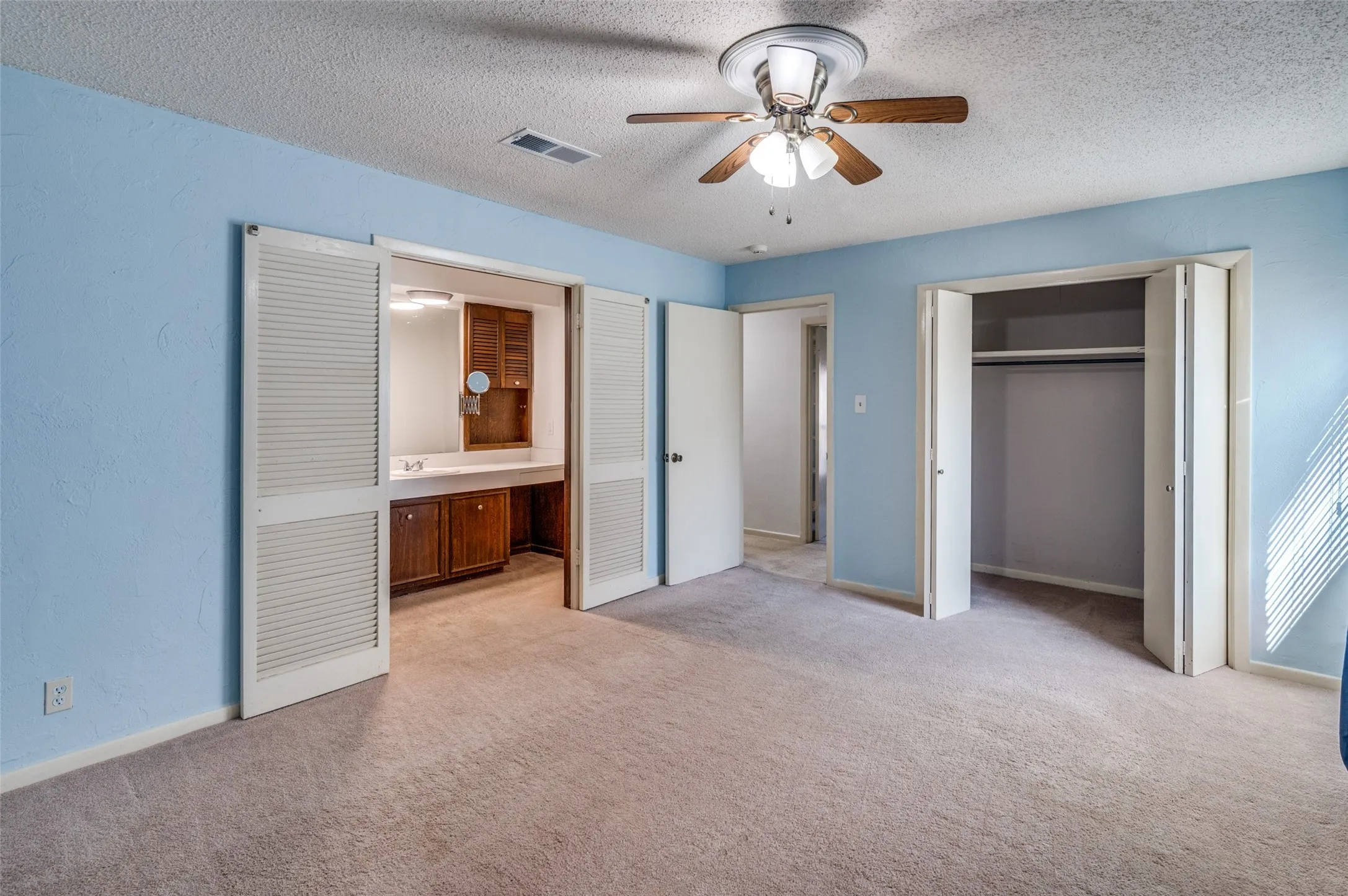 Single Family Residence For Rent in Tarrant County , 3406 Halifax Drive, Arlington, Texas 76013, 3 Bedroom, 2 Bathroom, Garage spaces, 1,696 Sqft, built in 1965, mls#21398826, Real Estate Agent in Arlington, Homes For Rent in Tarrant county, Homes For Rent in Arlington, Realtor in Arlington Texas, Real Estate Brokerage Independent Realty Texas, Luminita Cordes Realtor