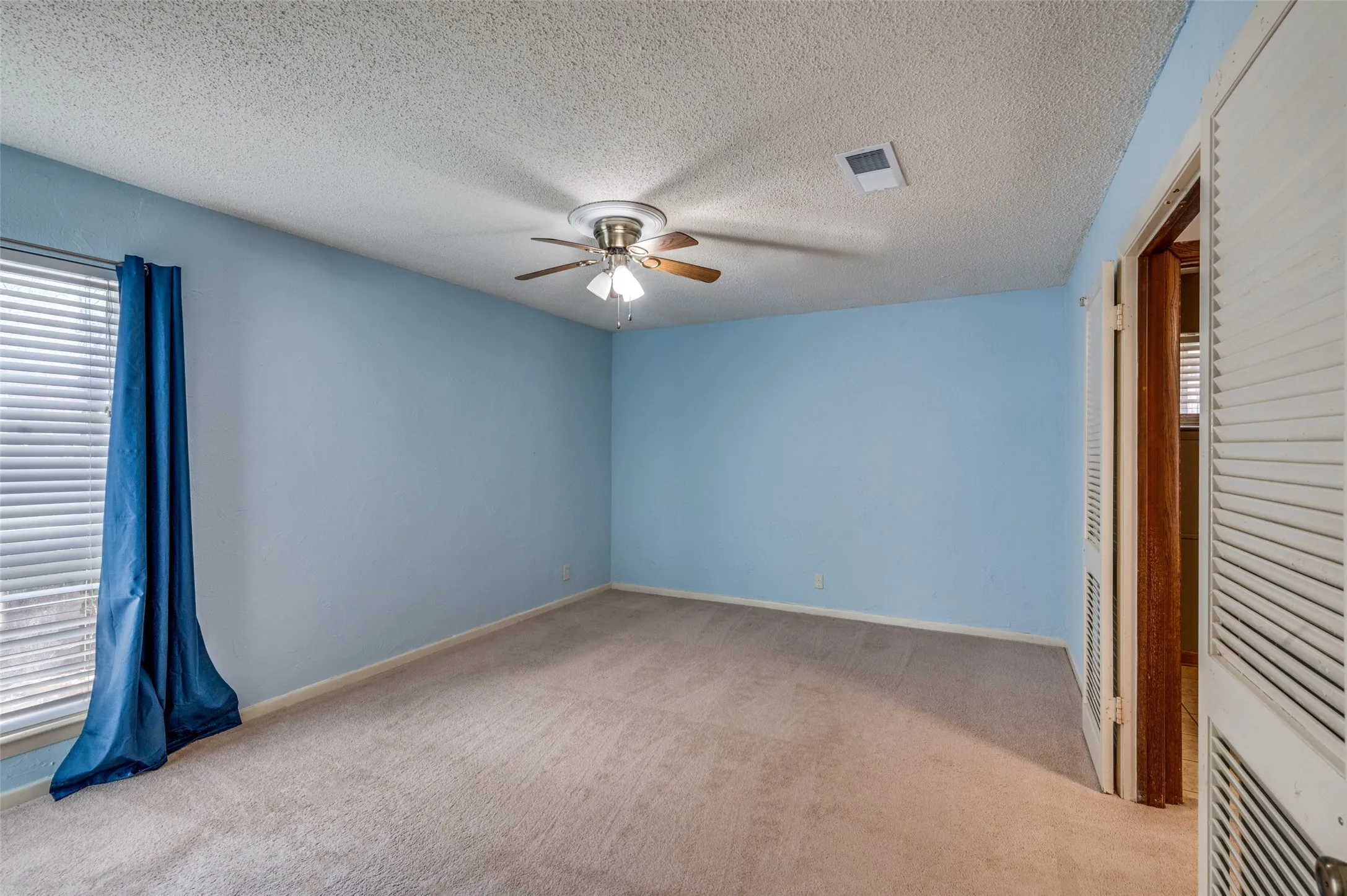 Single Family Residence For Rent in Tarrant County , 3406 Halifax Drive, Arlington, Texas 76013, 3 Bedroom, 2 Bathroom, Garage spaces, 1,696 Sqft, built in 1965, mls#21398826, Real Estate Agent in Arlington, Homes For Rent in Tarrant county, Homes For Rent in Arlington, Realtor in Arlington Texas, Real Estate Brokerage Independent Realty Texas, Luminita Cordes Realtor