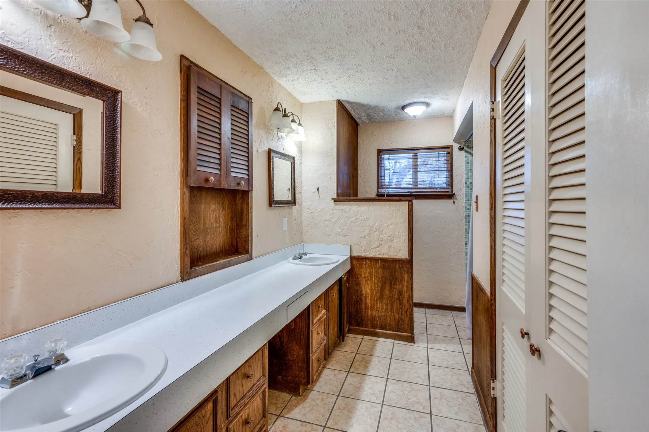 Single Family Residence For Rent in Tarrant County , 3406 Halifax Drive, Arlington, Texas 76013, 3 Bedroom, 2 Bathroom, Garage spaces, 1,696 Sqft, built in 1965, mls#21398826, Real Estate Agent in Arlington, Homes For Rent in Tarrant county, Homes For Rent in Arlington, Realtor in Arlington Texas, Real Estate Brokerage Independent Realty Texas, Luminita Cordes Realtor