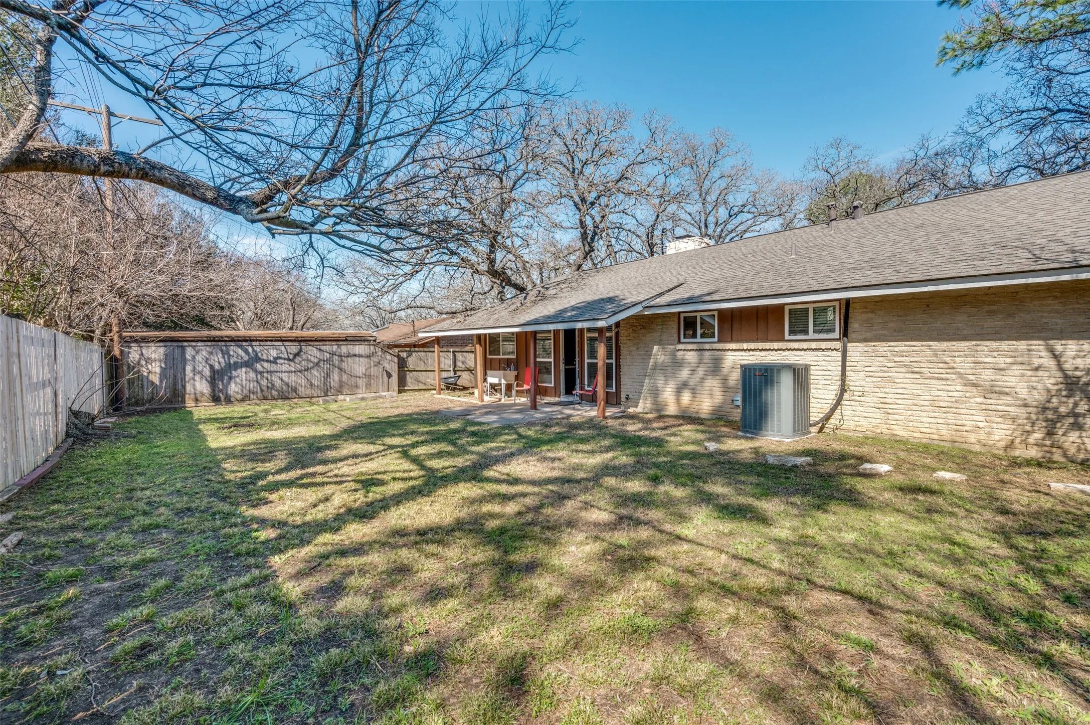 Single Family Residence For Rent in Tarrant County , 3406 Halifax Drive, Arlington, Texas 76013, 3 Bedroom, 2 Bathroom, Garage spaces, 1,696 Sqft, built in 1965, mls#21398826, Real Estate Agent in Arlington, Homes For Rent in Tarrant county, Homes For Rent in Arlington, Realtor in Arlington Texas, Real Estate Brokerage Independent Realty Texas, Luminita Cordes Realtor
