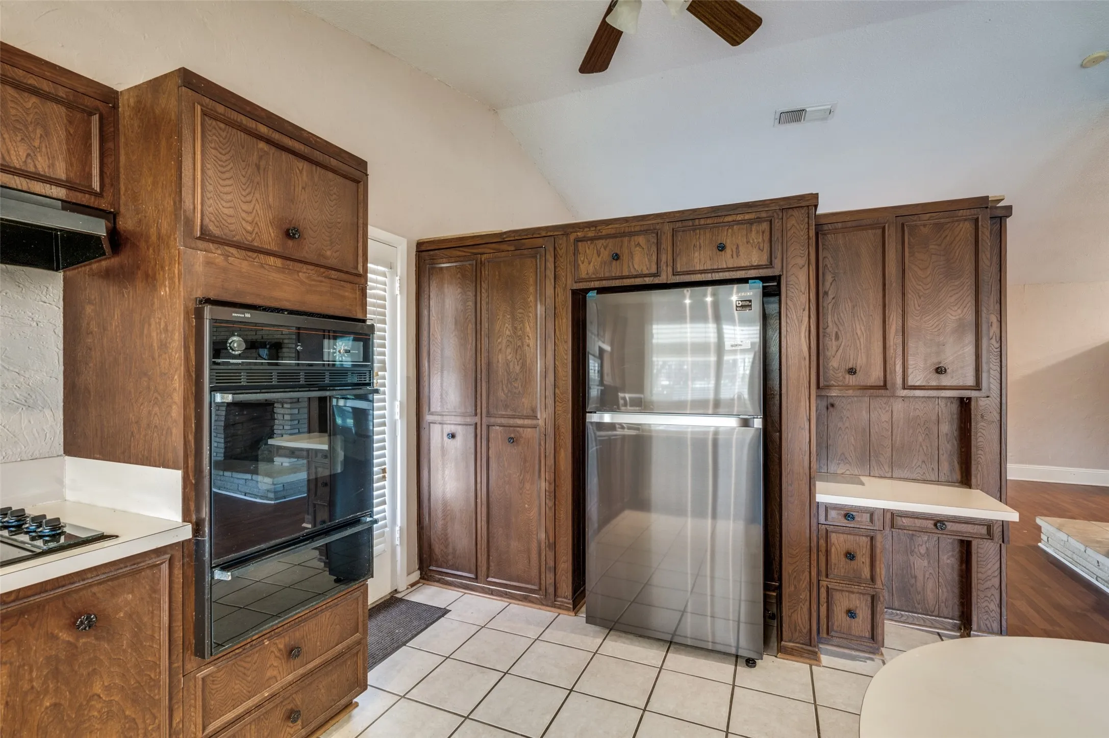 Single Family Residence For Rent in Tarrant County , 3406 Halifax Drive, Arlington, Texas 76013, 3 Bedroom, 2 Bathroom, Garage spaces, 1,696 Sqft, built in 1965, mls#21398826, Real Estate Agent in Arlington, Homes For Rent in Tarrant county, Homes For Rent in Arlington, Realtor in Arlington Texas, Real Estate Brokerage Independent Realty Texas, Luminita Cordes Realtor